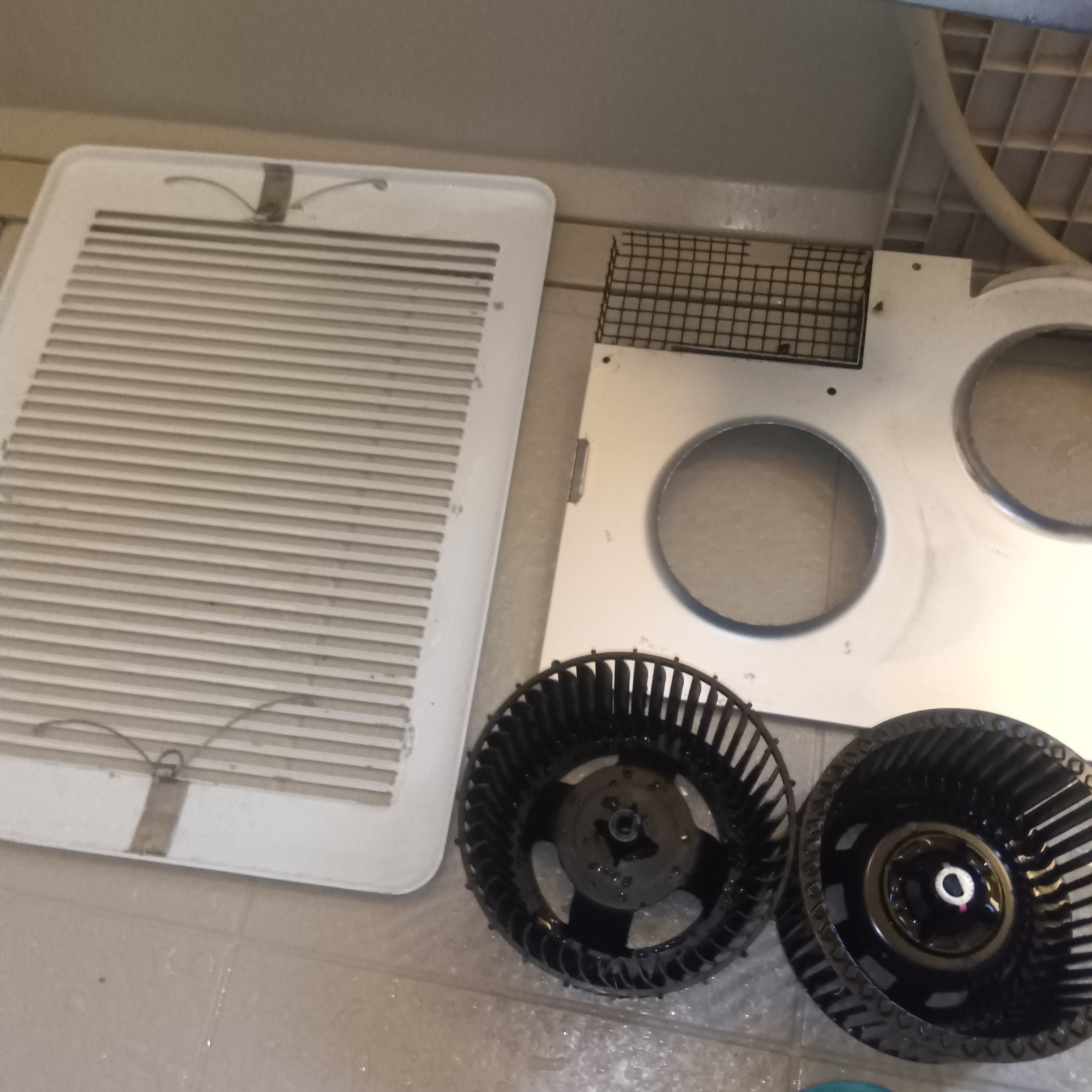 長野県佐久市の浴室乾燥機クリーニングの作業後2