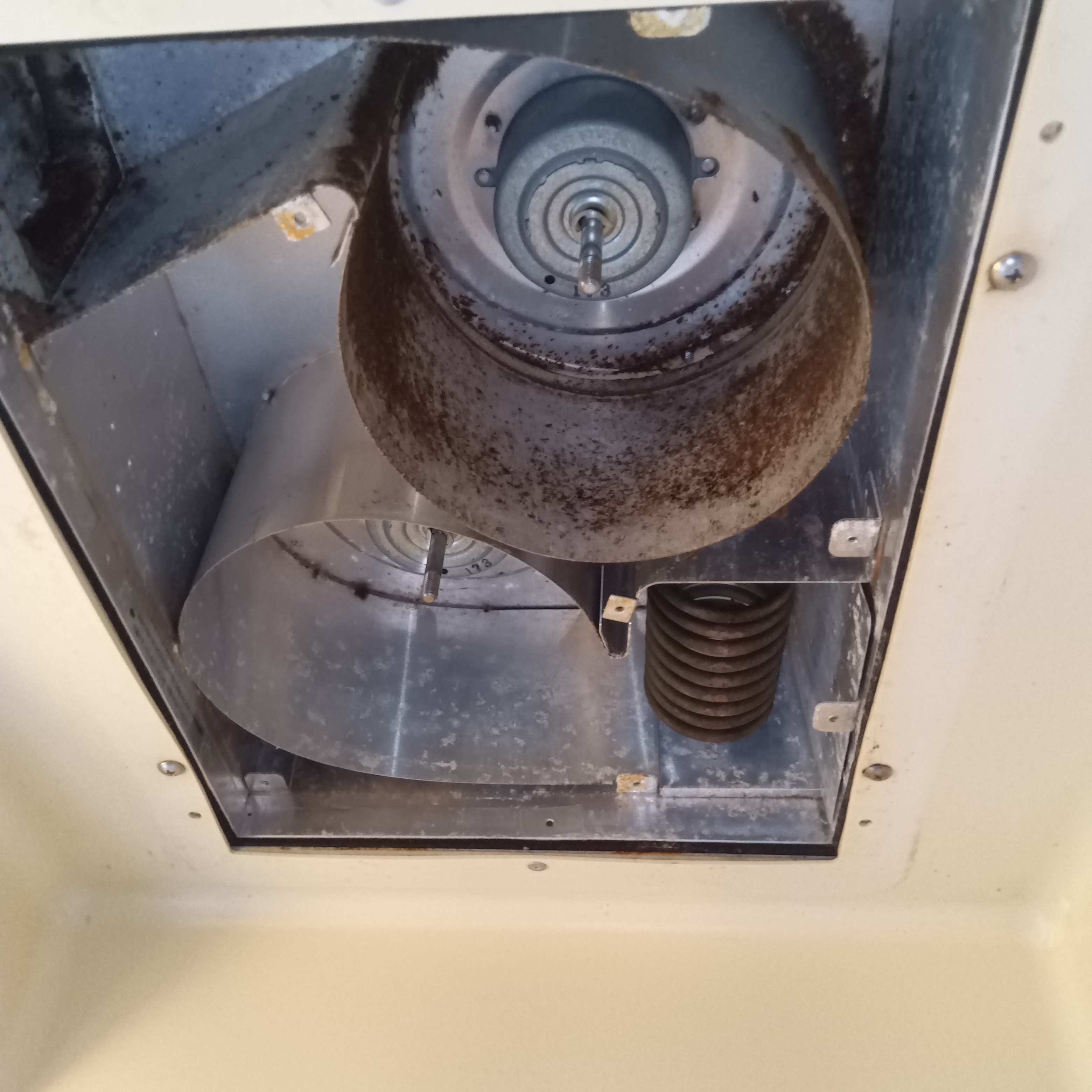 長野県佐久市の浴室乾燥機クリーニングの作業前1