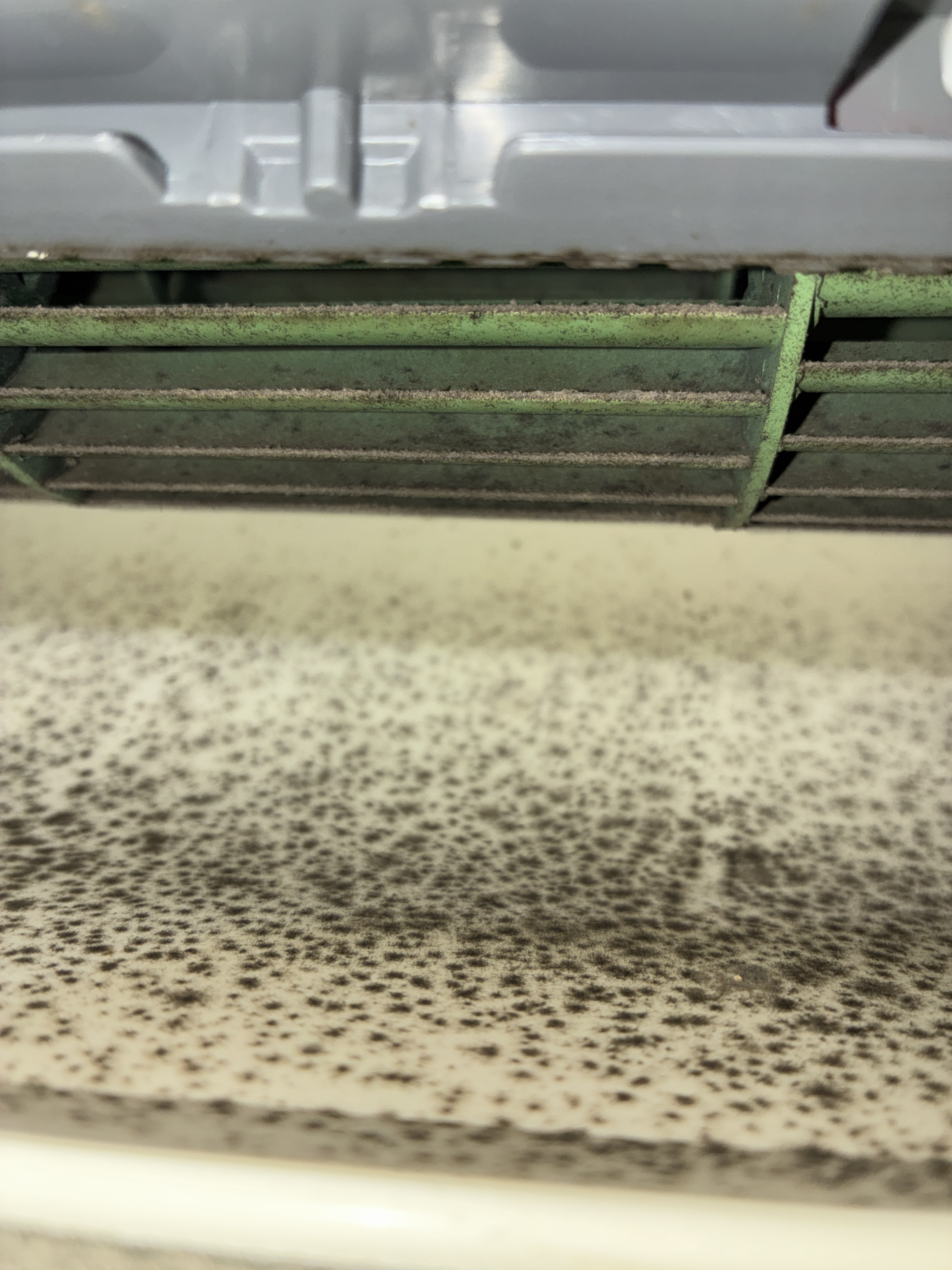 大阪府枚方市の壁掛けエアコンの作業前1