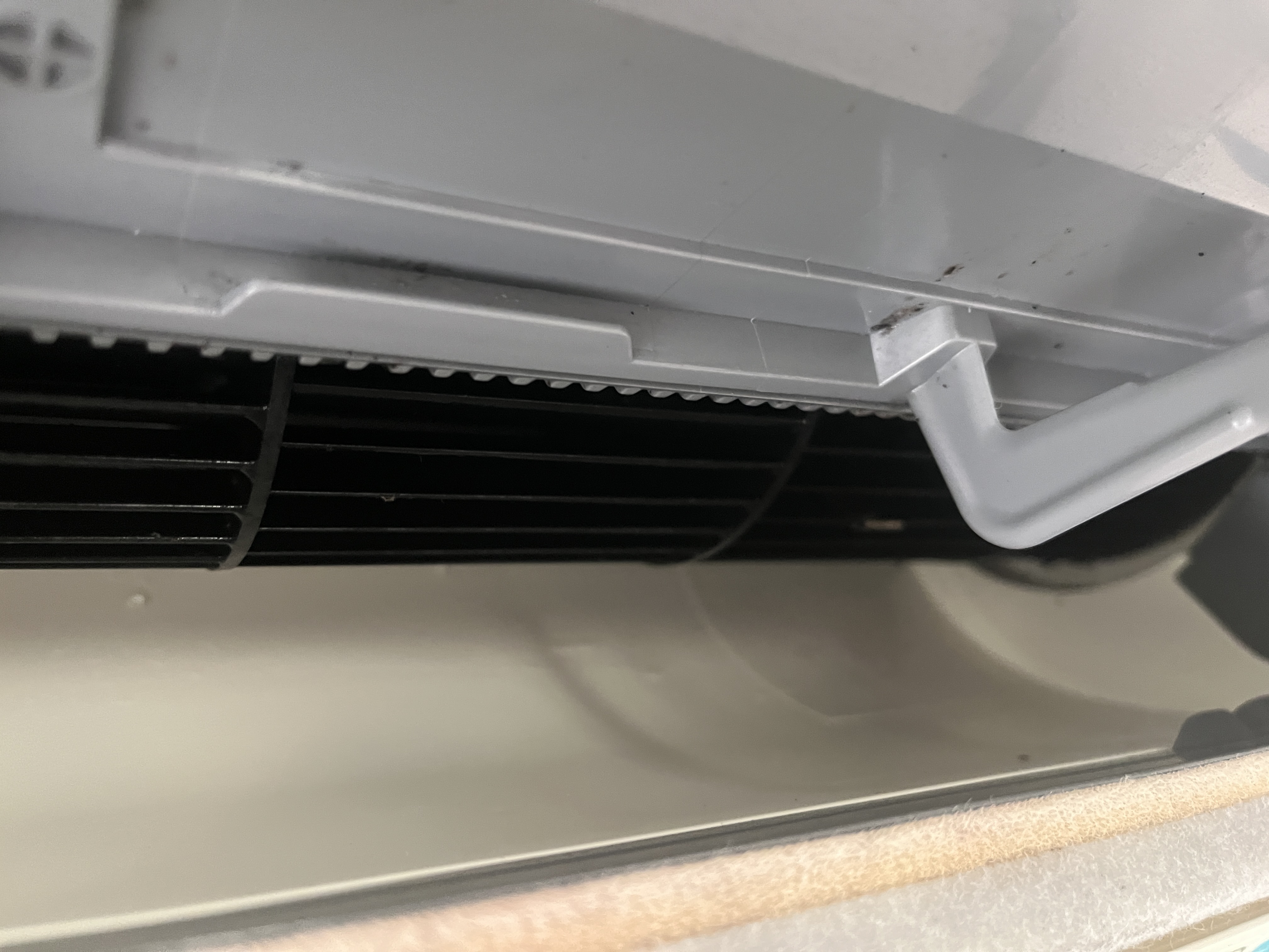 愛知県豊川市のお掃除機能付きエアコンの作業後1