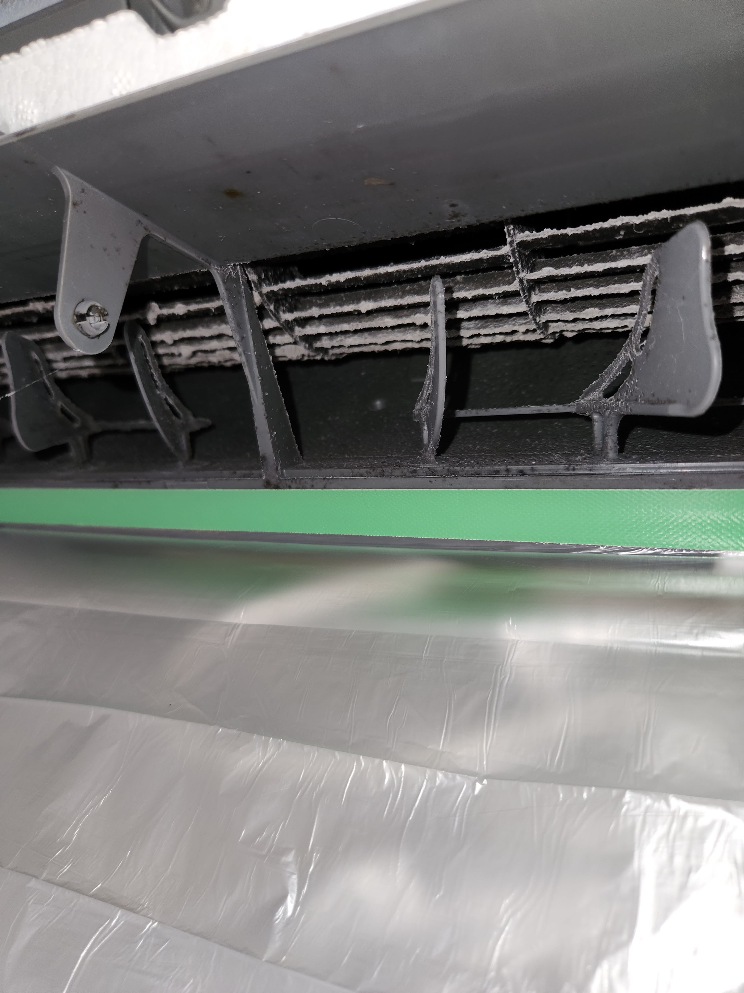 埼玉県東松山市の壁掛けエアコンの作業前1