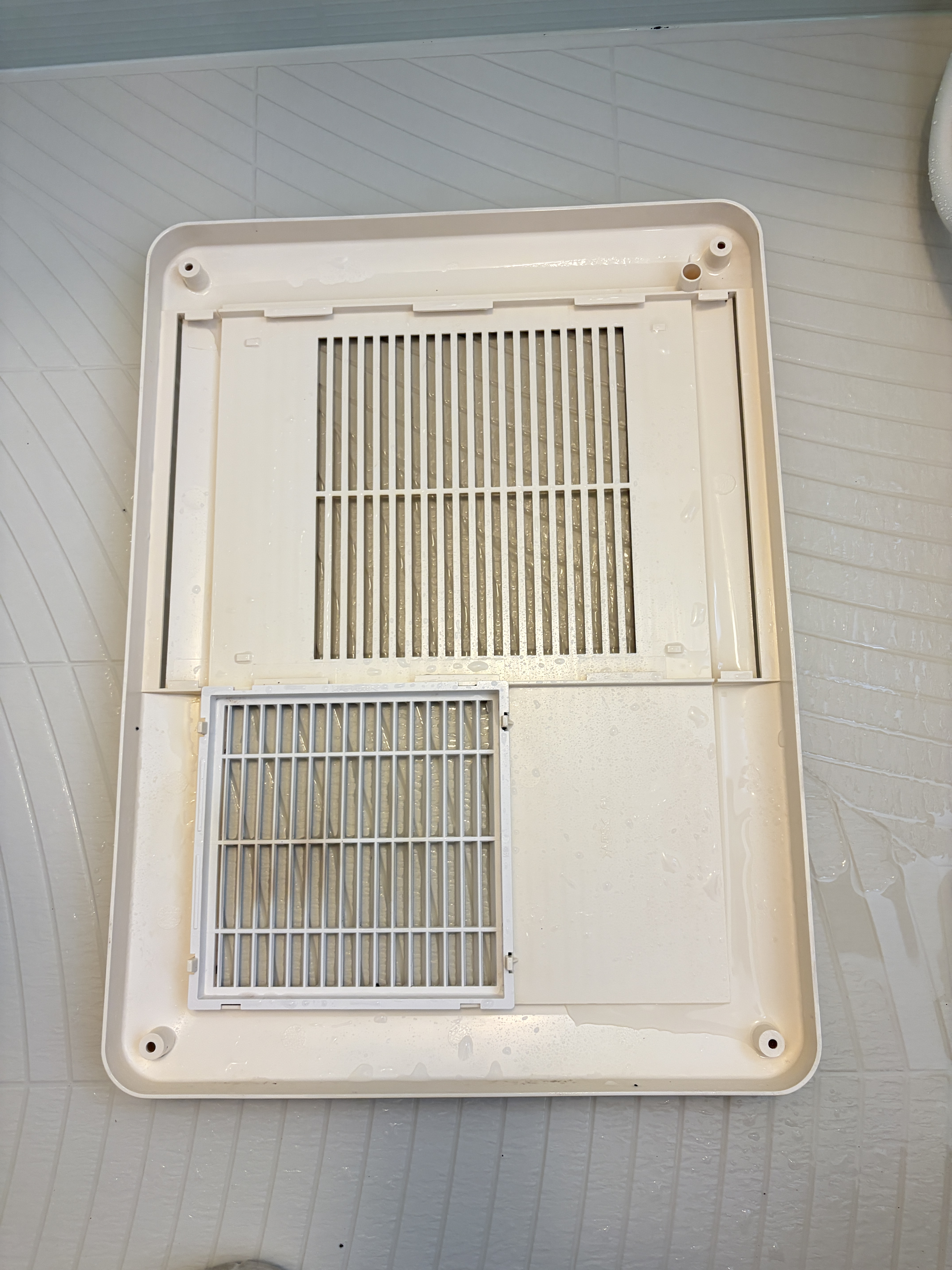 東京都町田市つくし野の浴室乾燥機クリーニングの作業後1