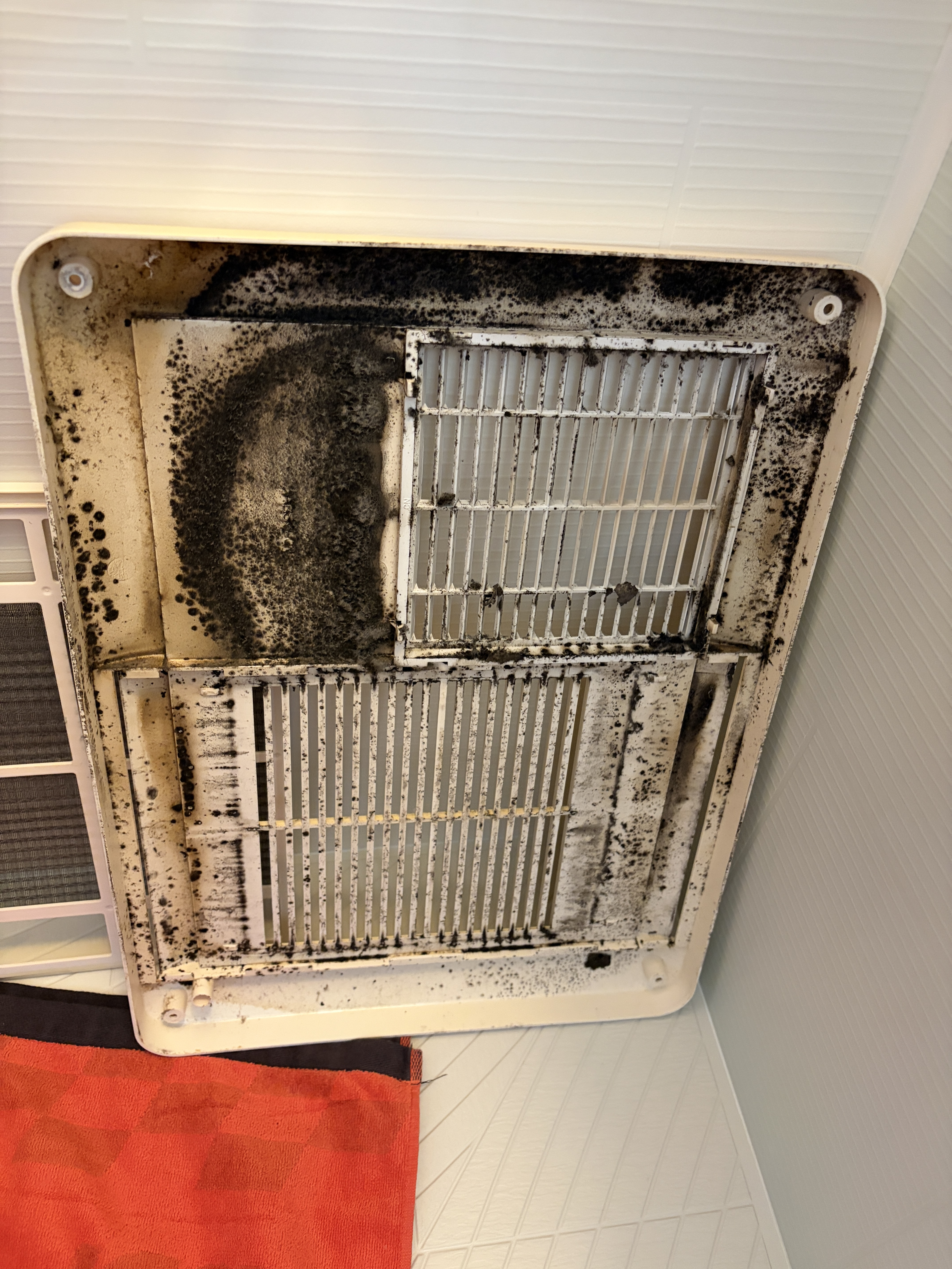 東京都町田市つくし野の浴室乾燥機クリーニングの作業前1