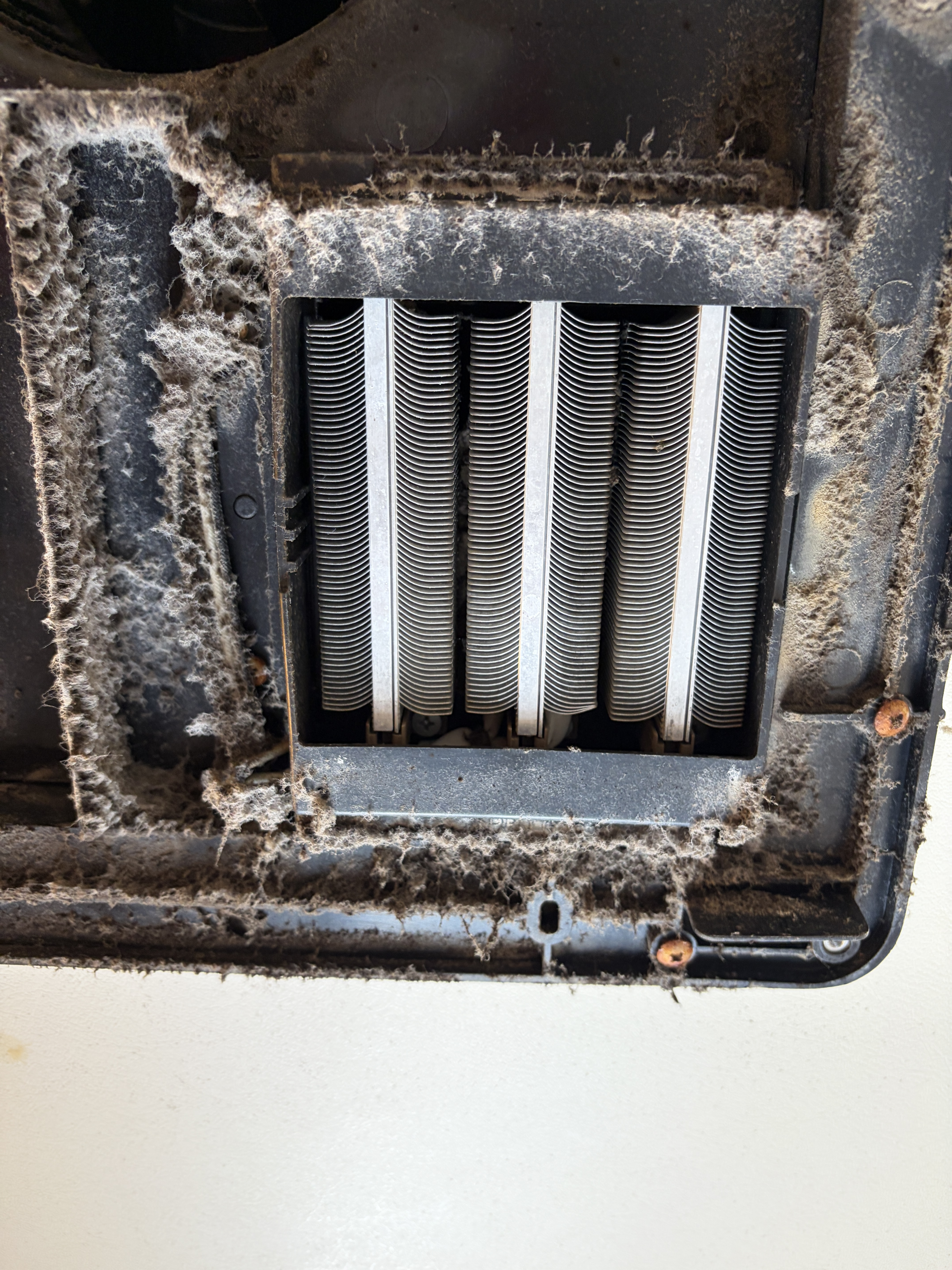 東京都町田市つくし野の浴室乾燥機クリーニングの作業前3