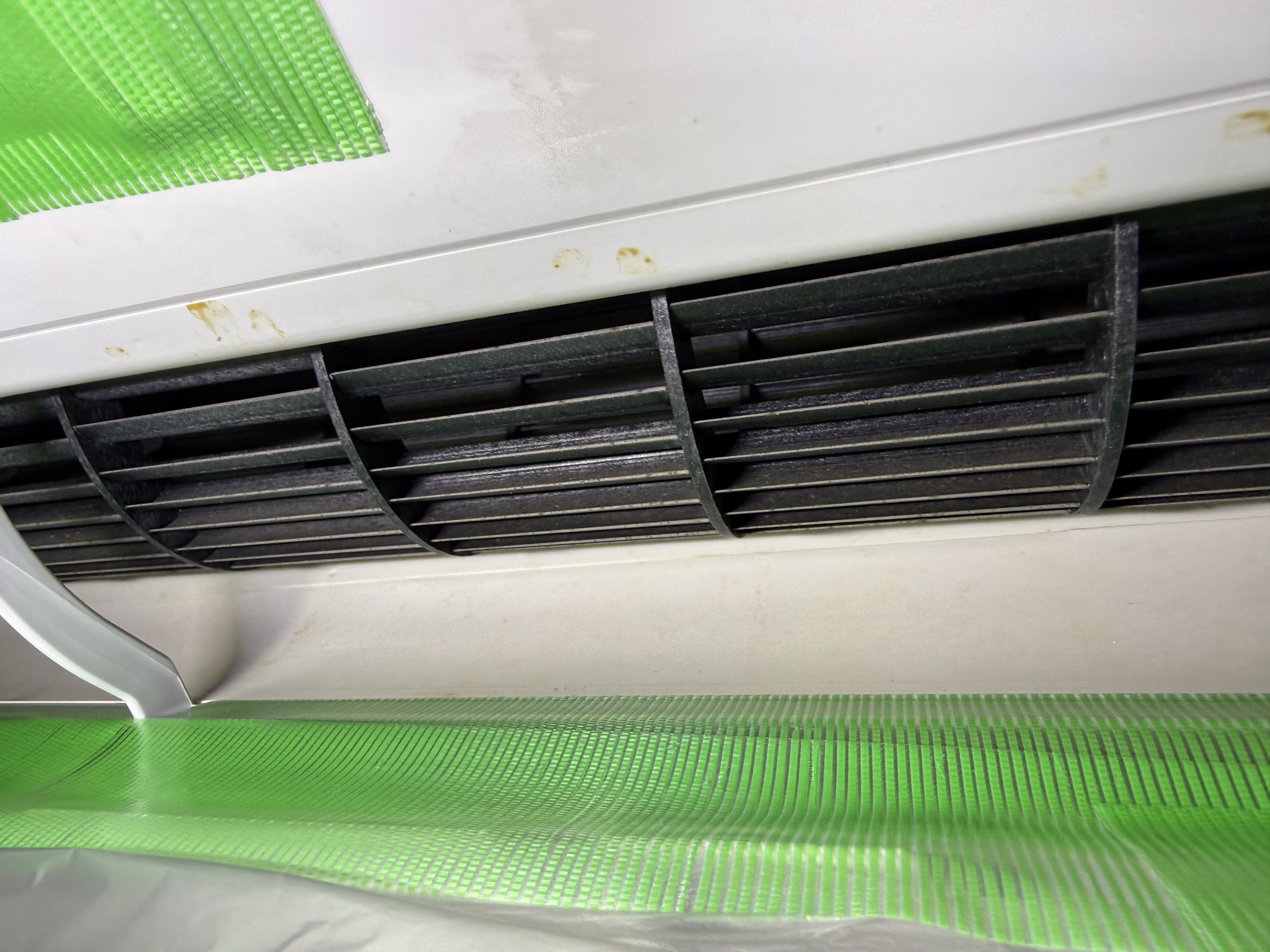 福岡県北九州市小倉北区のお掃除機能付きエアコンの作業前2