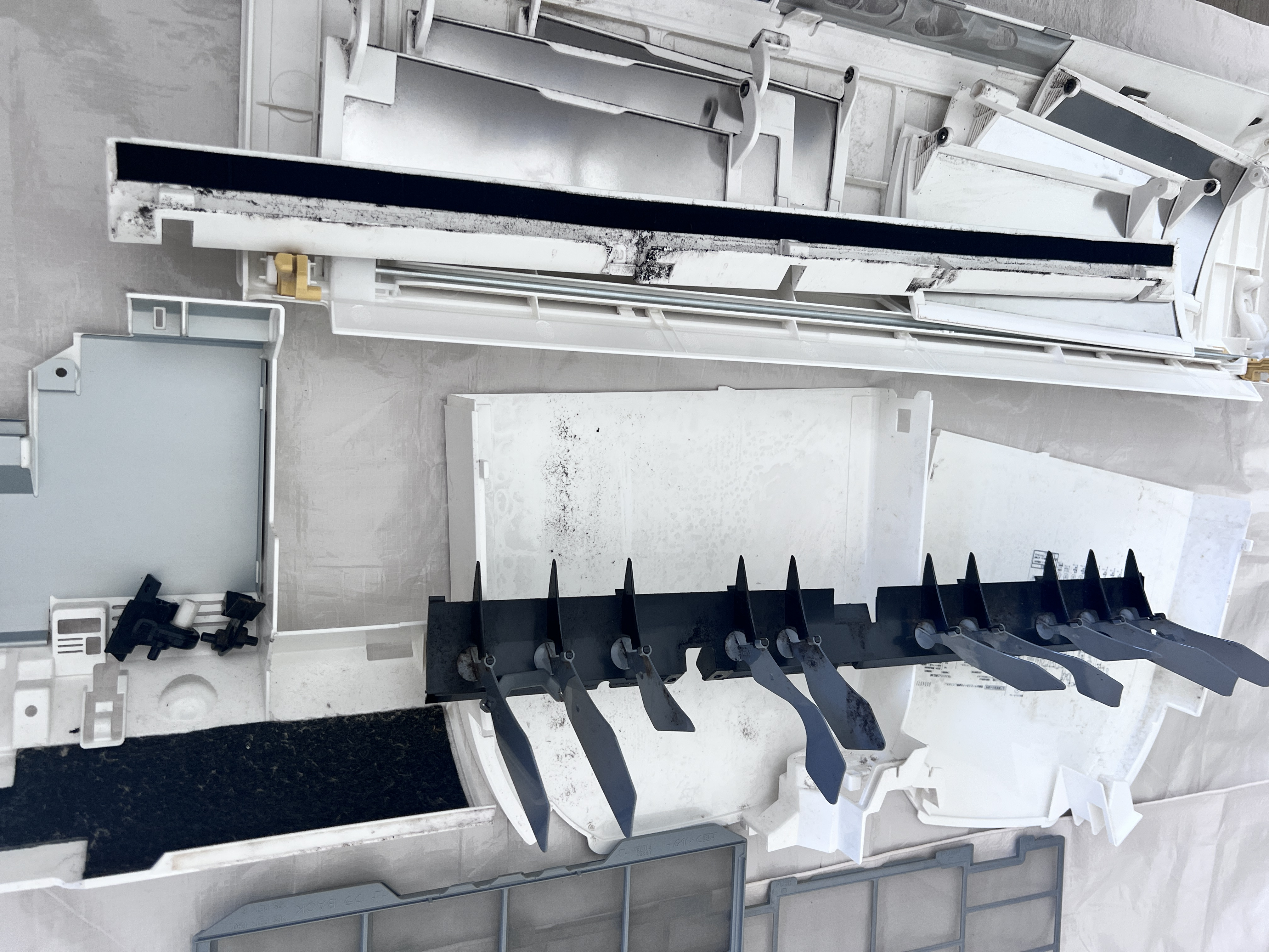 千葉県印旛郡栄町安食のお掃除機能付きエアコンの作業前2