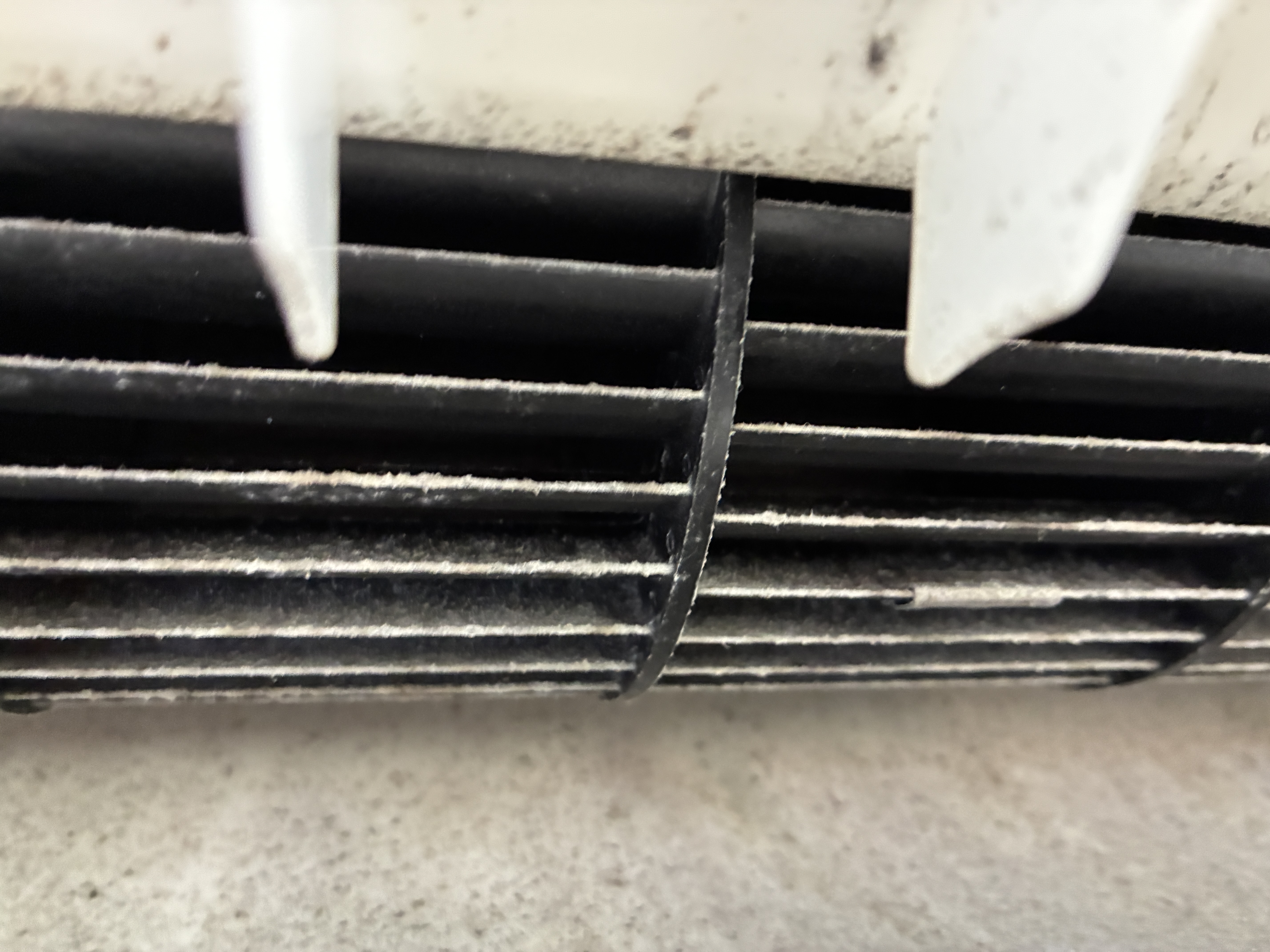 茨城県下妻市のお掃除機能付きエアコンの作業前2