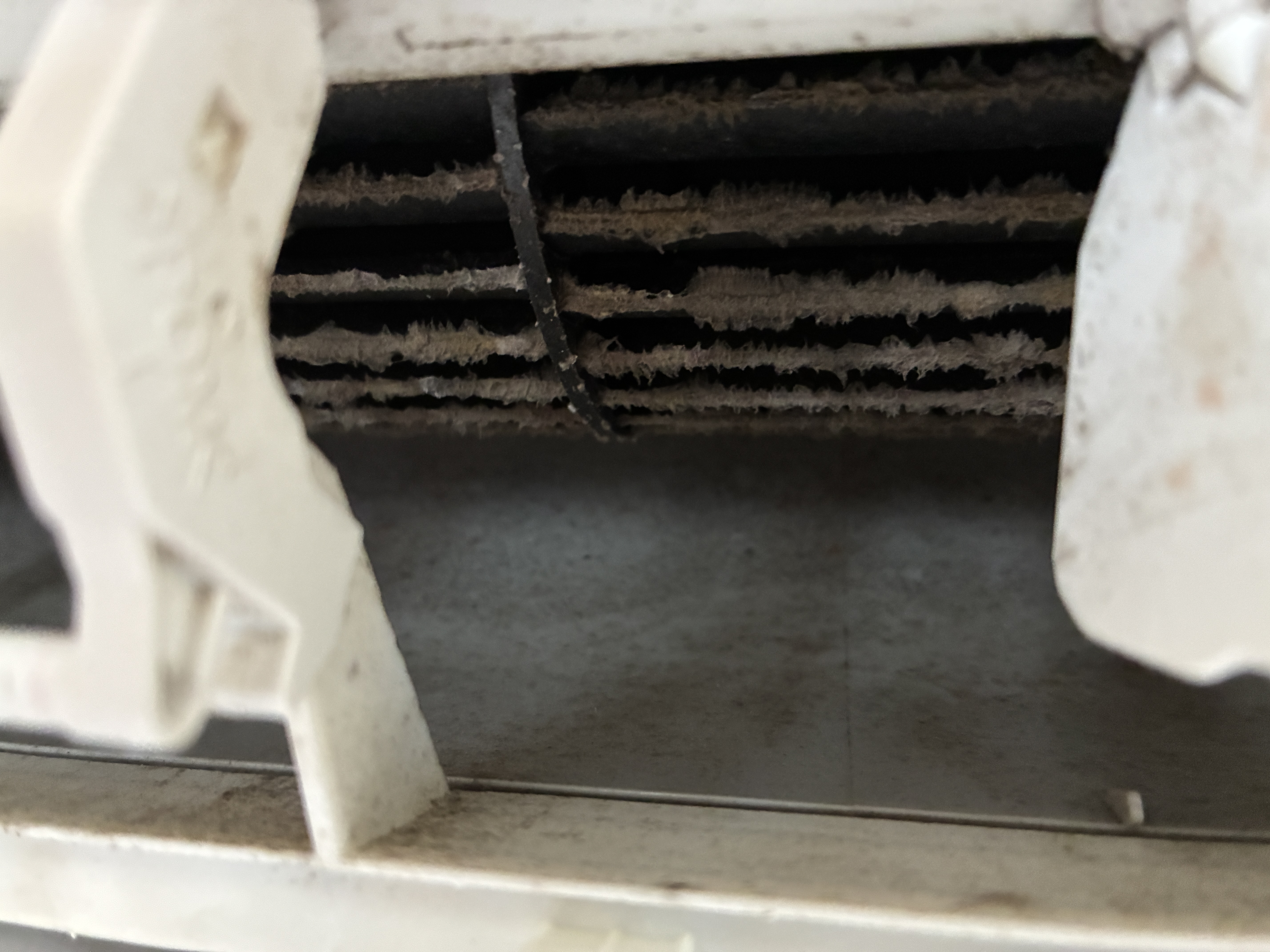 茨城県下妻市のお掃除機能付きエアコンの作業前3