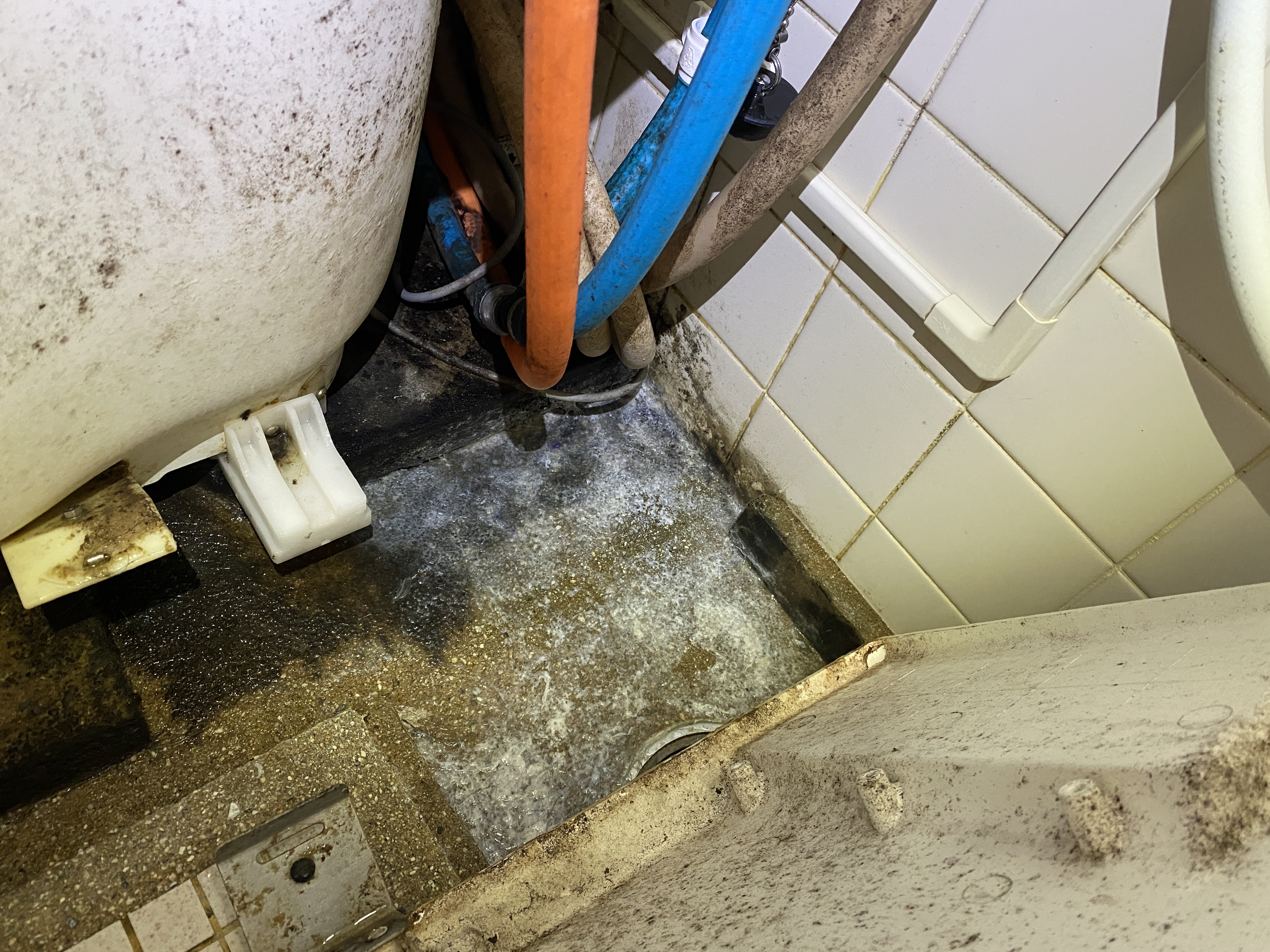 広島県広島市西区の追い焚き配管除菌洗浄の作業前1