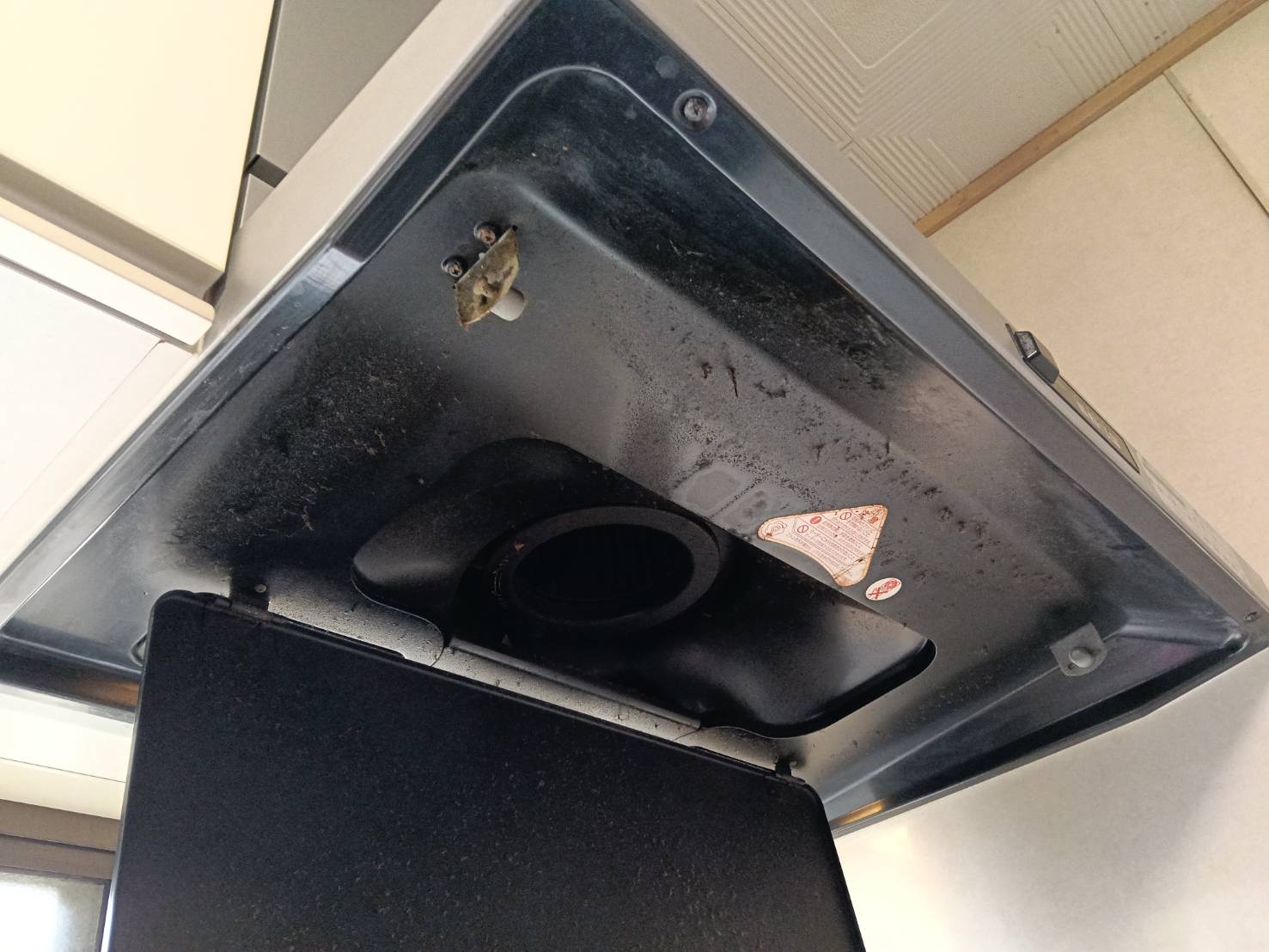 千葉県木更津市長須賀のレンジフードクリーニングの作業前1