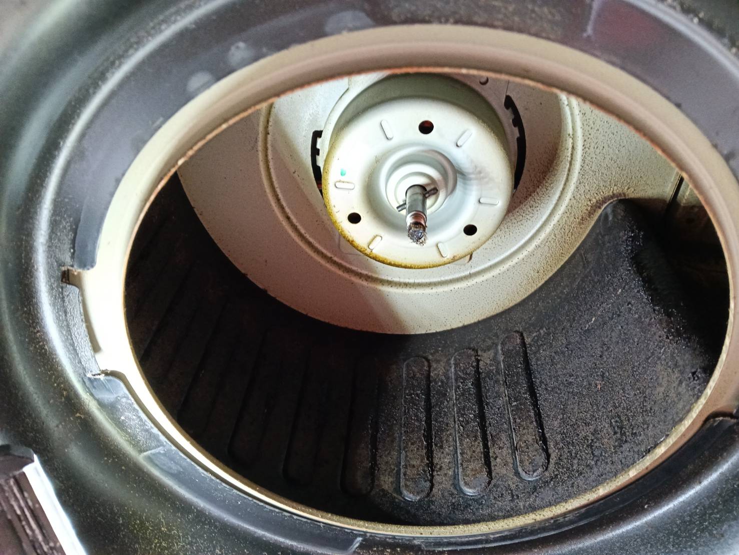 千葉県木更津市長須賀のレンジフードクリーニングの作業前2