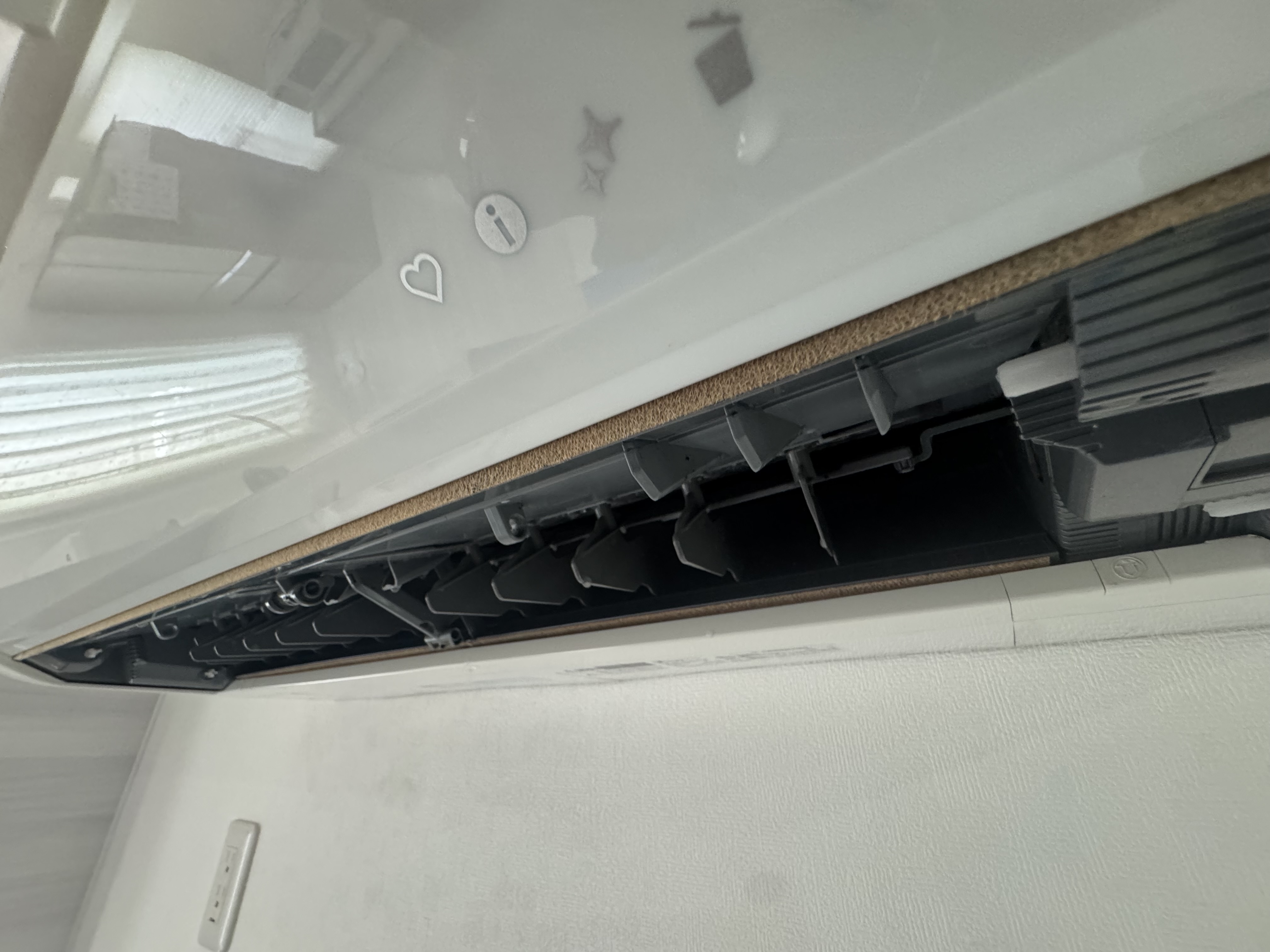 千葉県浦安市東野の壁掛けエアコンの作業後1