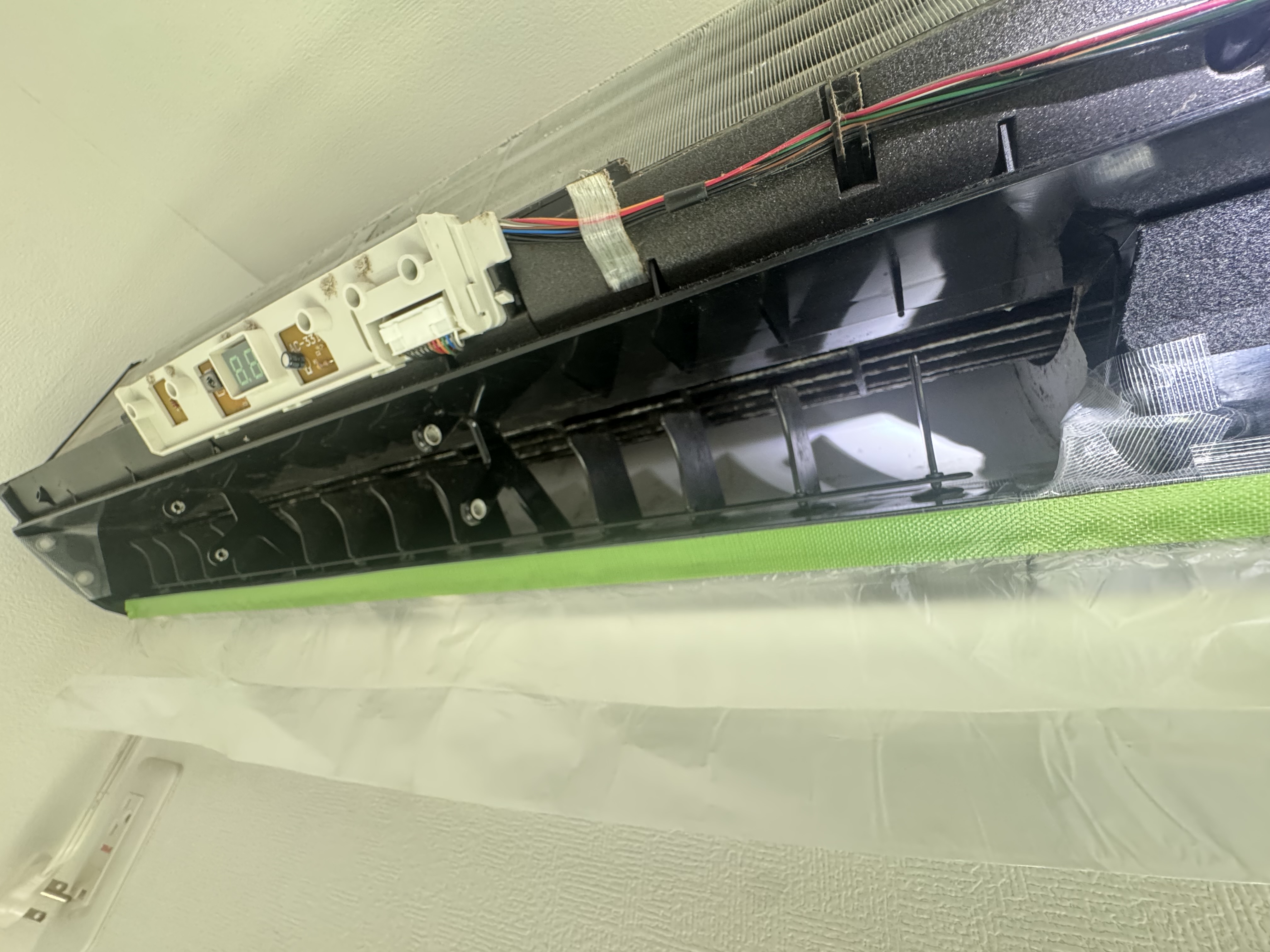 千葉県浦安市東野の壁掛けエアコンの作業前1