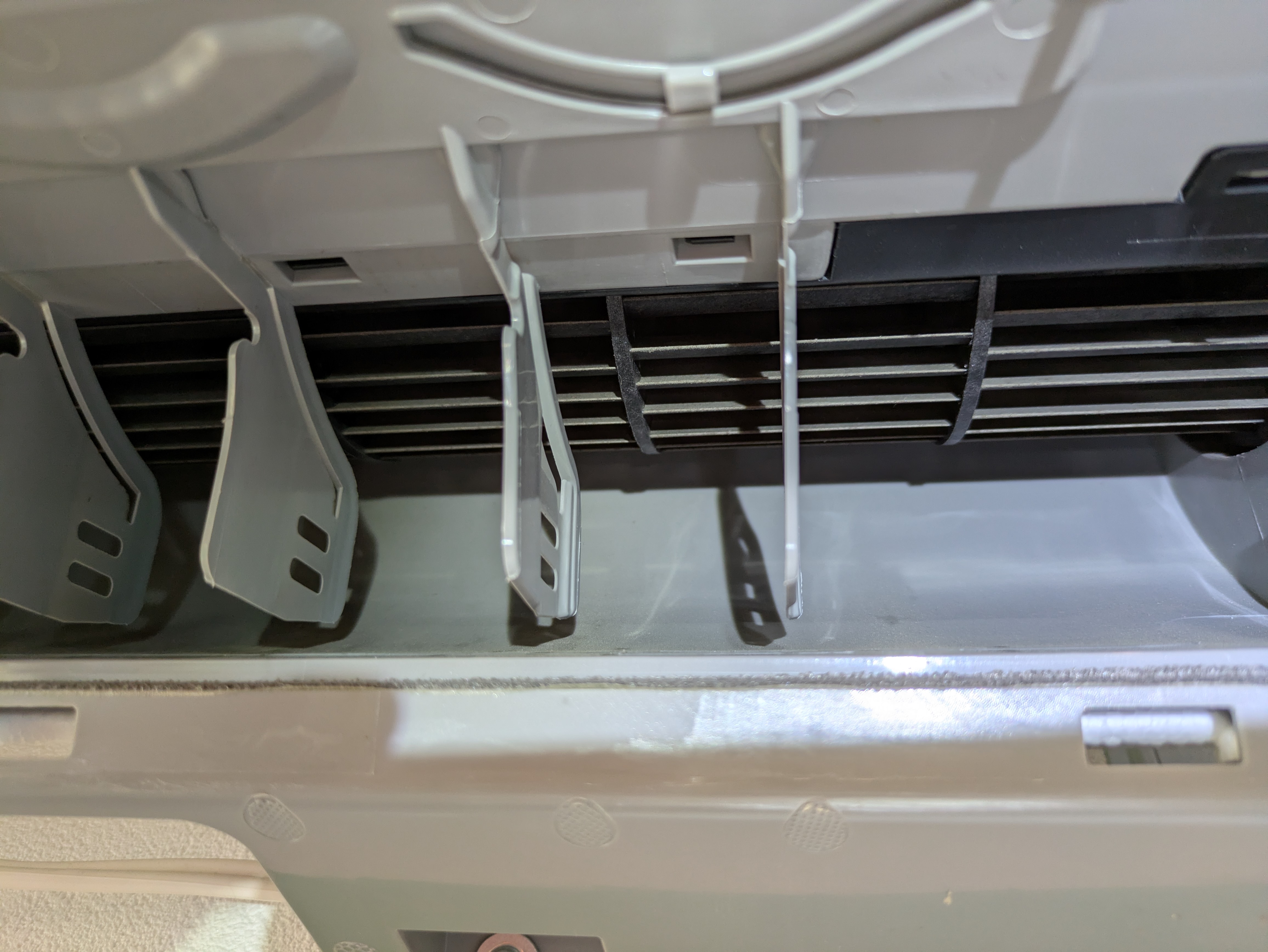 埼玉県さいたま市岩槻区本町の壁掛けエアコンの作業前1