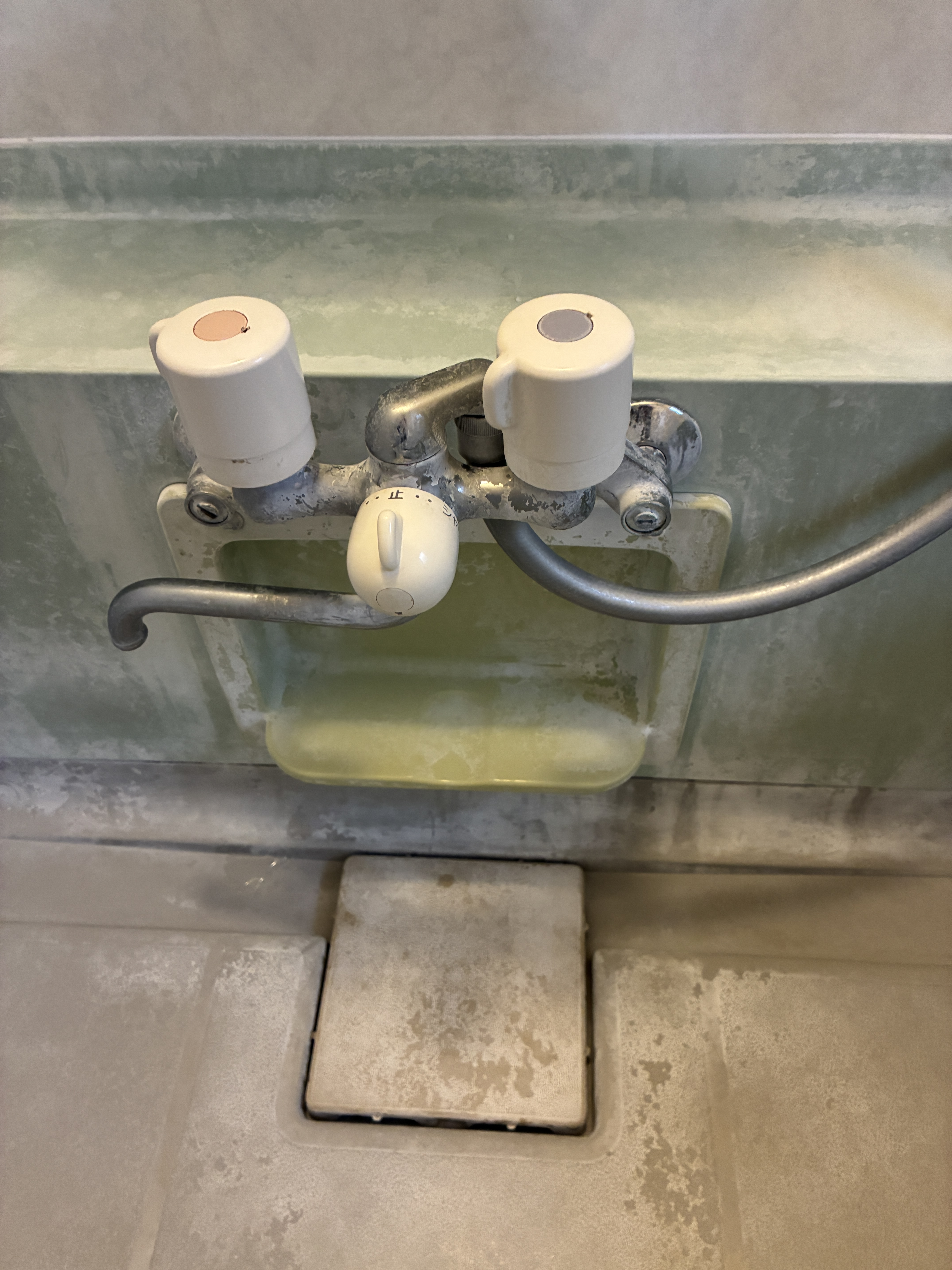 大阪府東大阪市の浴室・お風呂クリーニングの作業前1