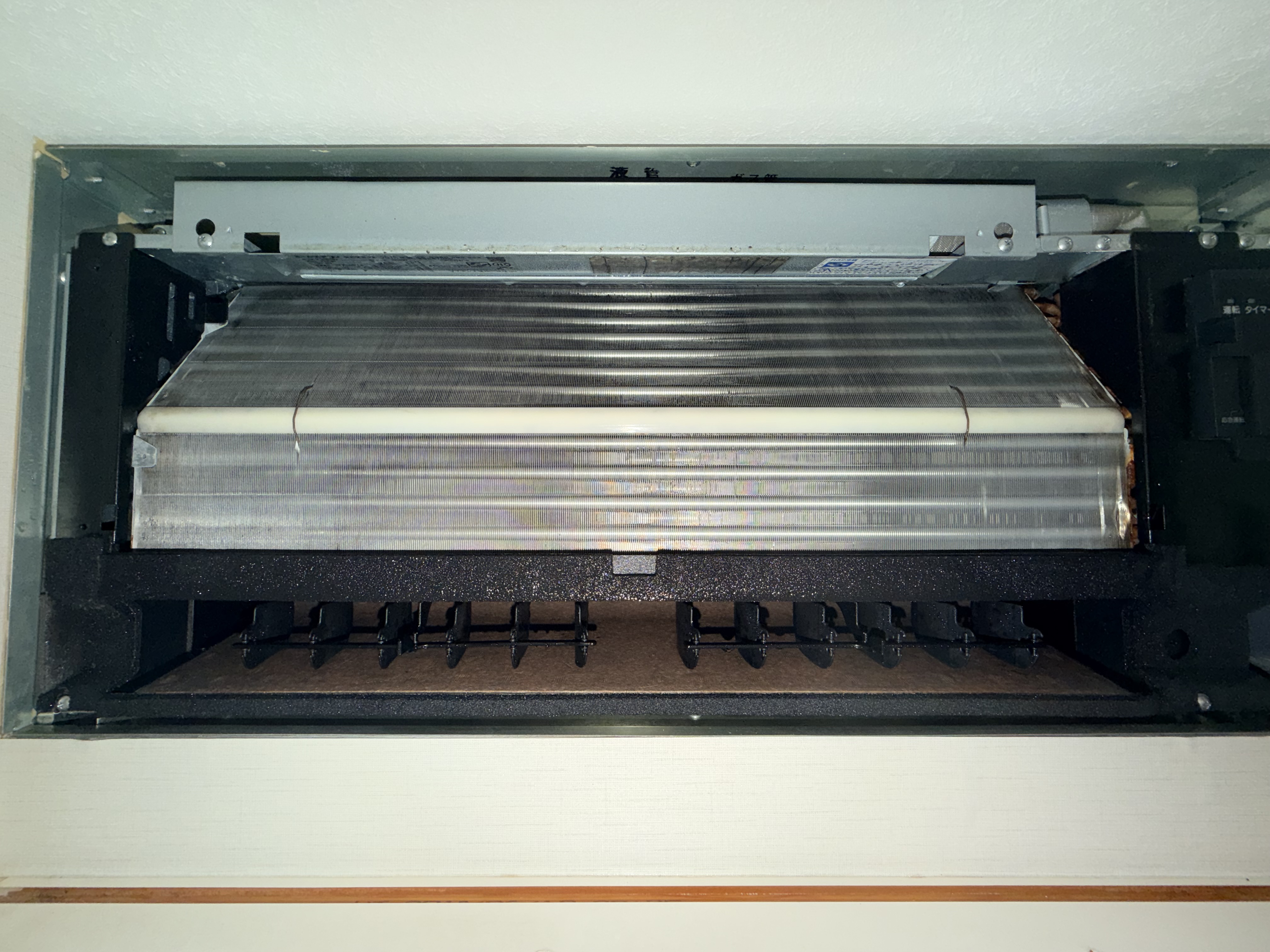 千葉県市川市河原の壁埋め込みエアコンの作業後1