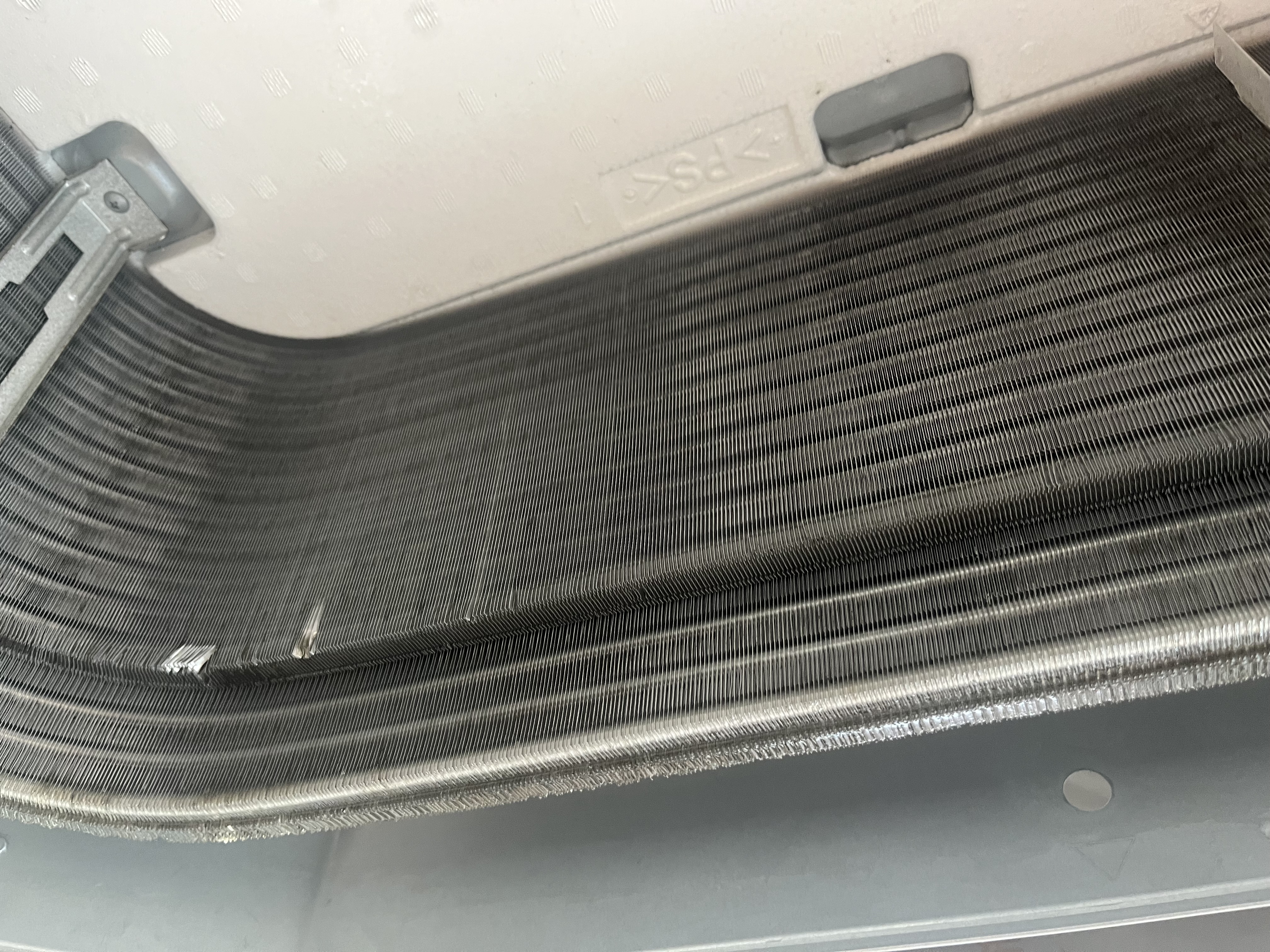 福島県いわき市小名浜の業務用天井埋め込みエアコンの作業後1