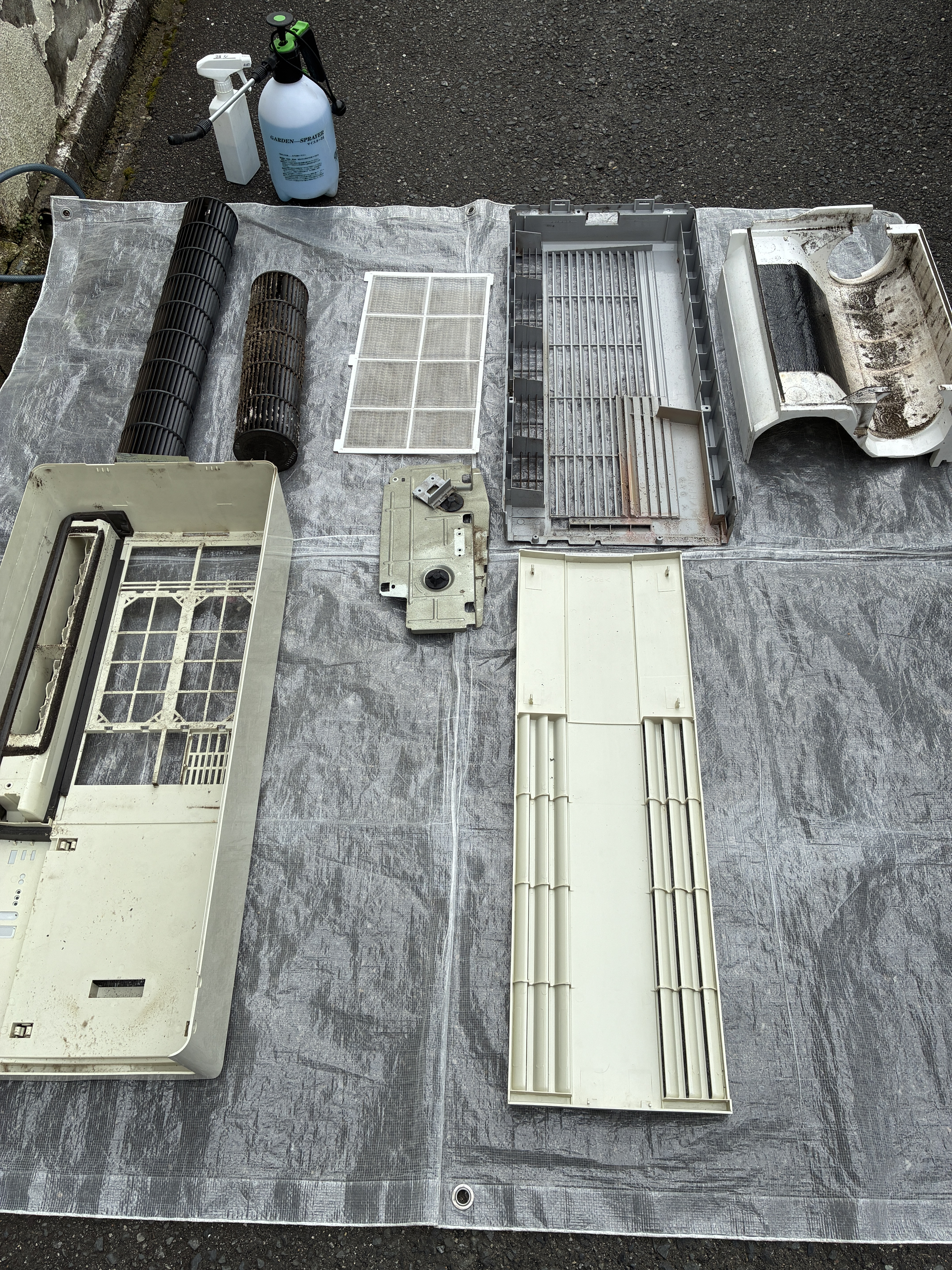 大阪府東大阪市上四条の壁掛けエアコンの作業前1