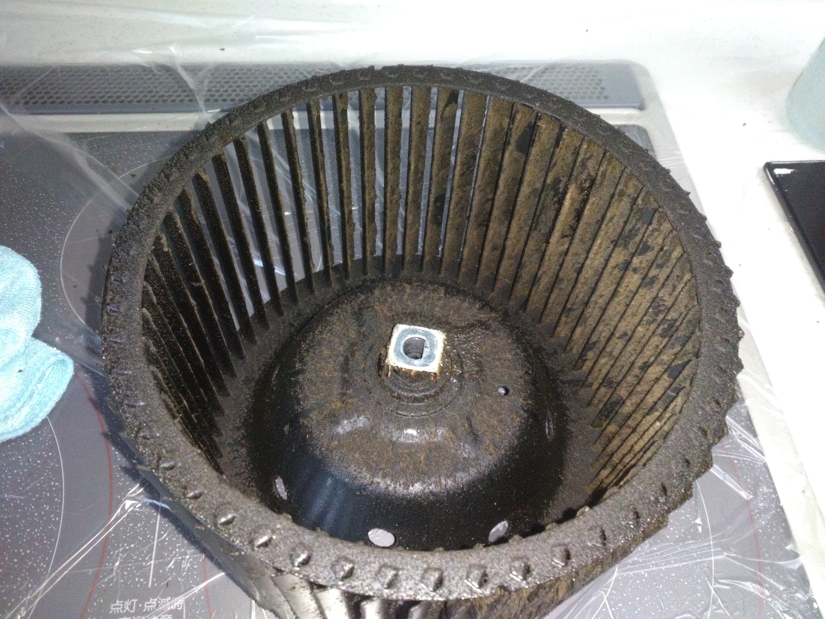 奈良県大和郡山市柳町のレンジフードクリーニングの作業前1