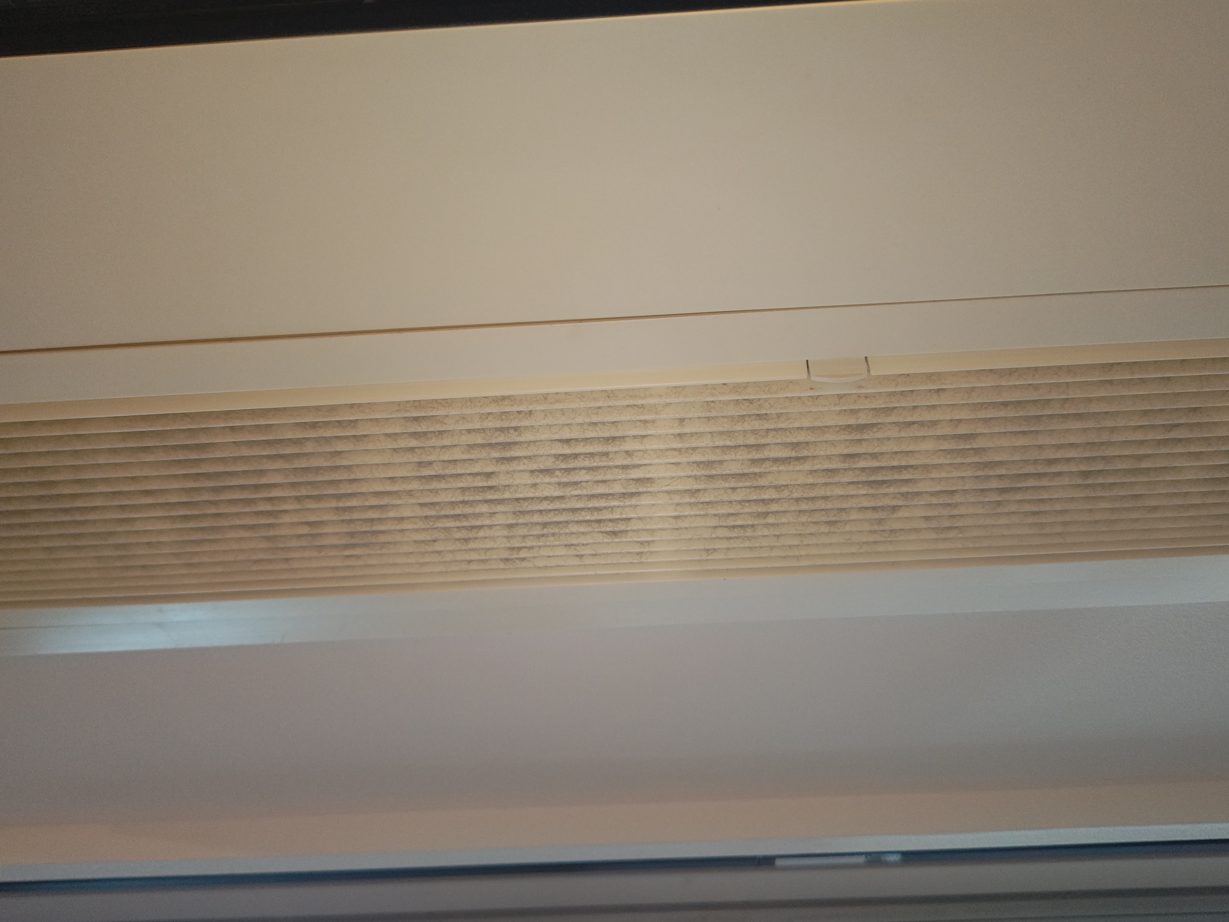 東京都新宿区四谷三栄町の家庭用天井埋め込みエアコンの作業前2