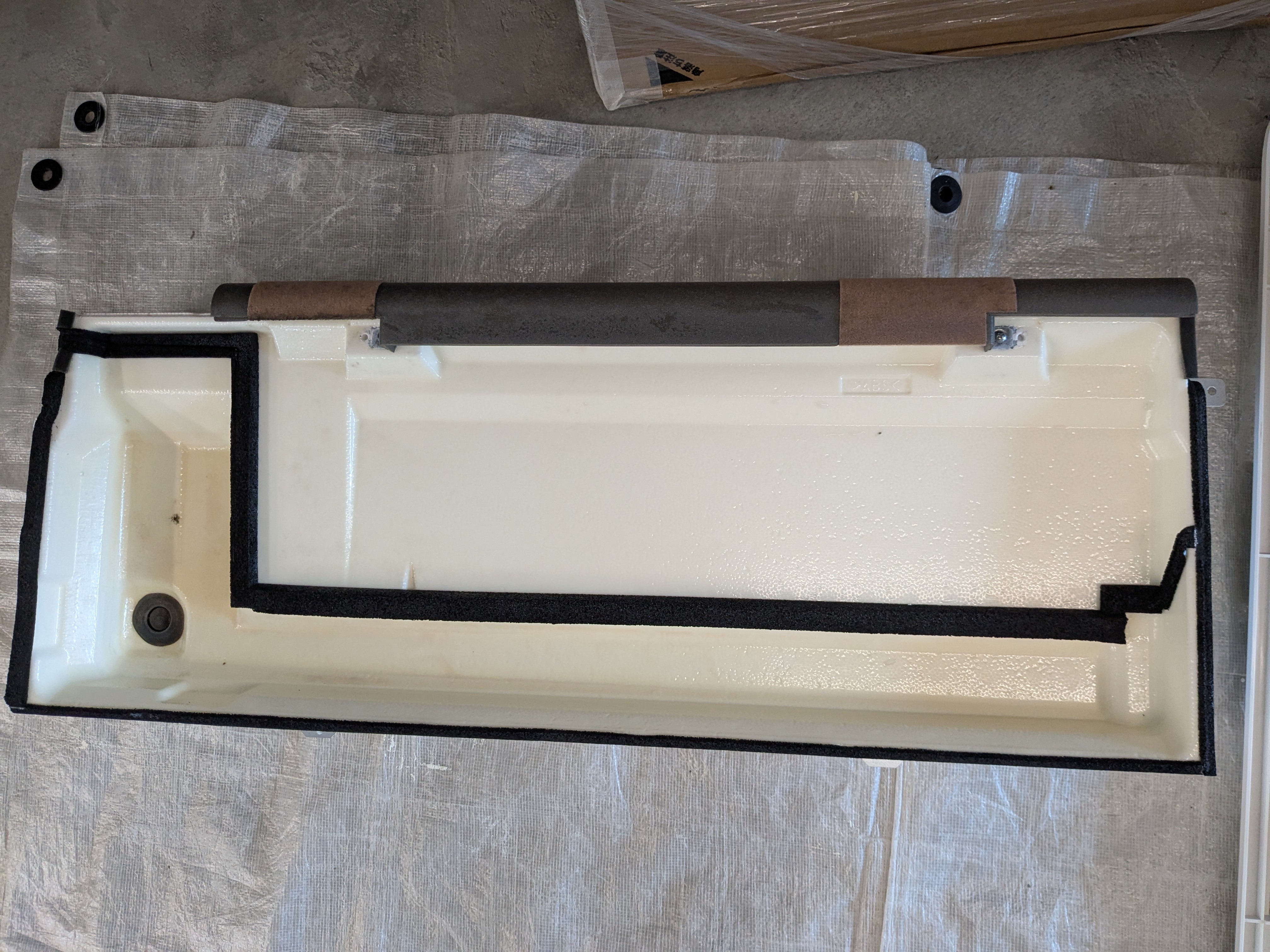 東京都世田谷区用賀の業務用天井吊りエアコンの作業後2