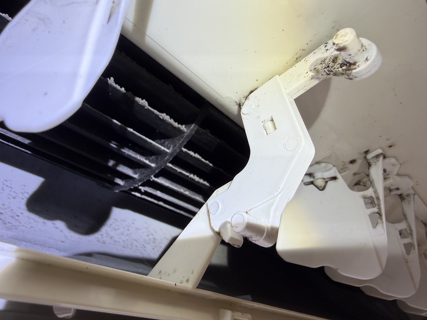 東京都足立区東綾瀬の壁掛けエアコンの作業前2