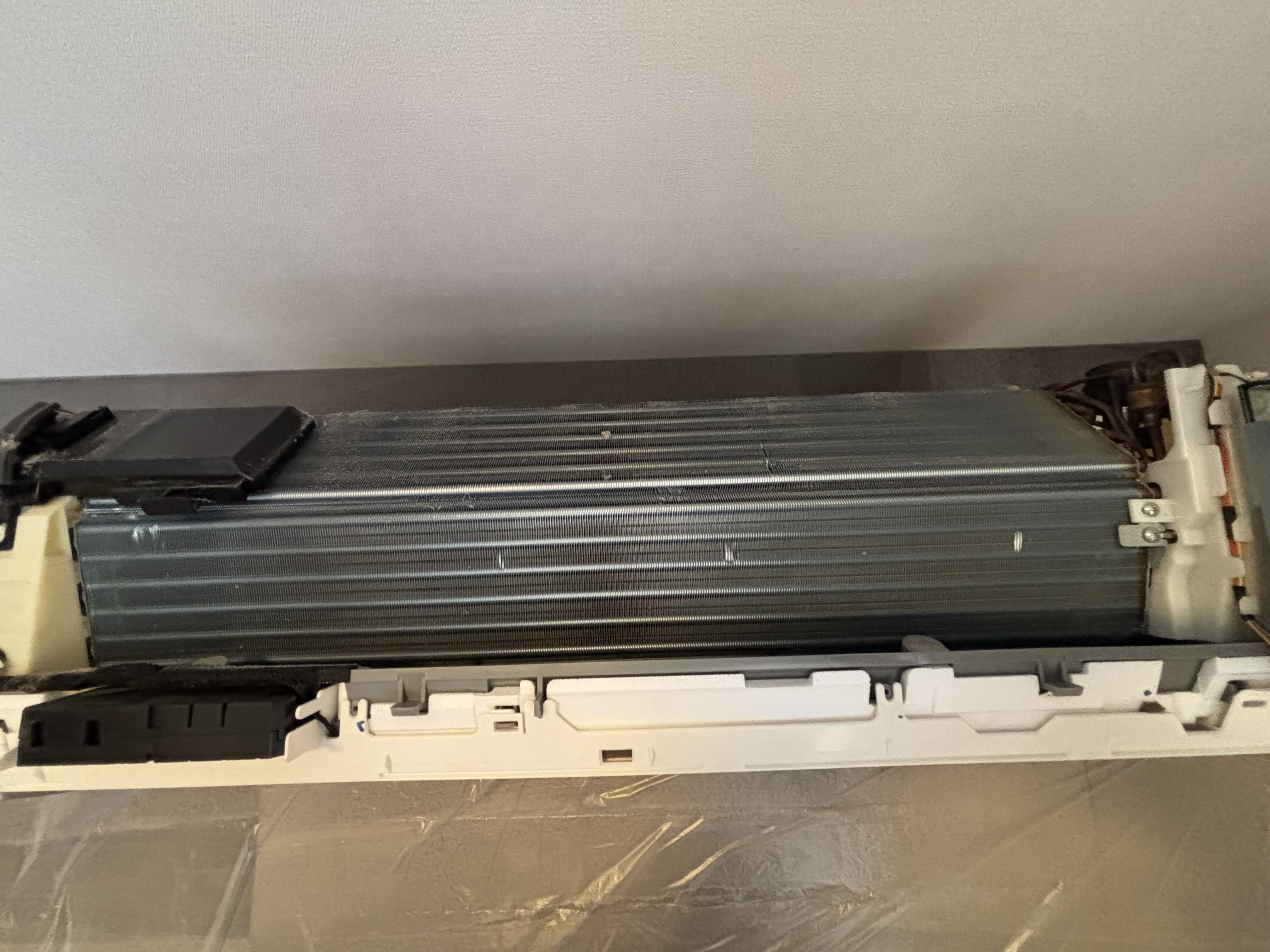 埼玉県さいたま市浦和区のお掃除機能付きエアコンの作業前1