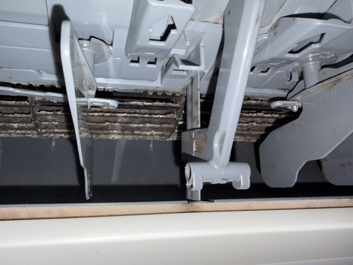 千葉県流山市流山おおたかの森のお掃除機能付きエアコンの作業前1