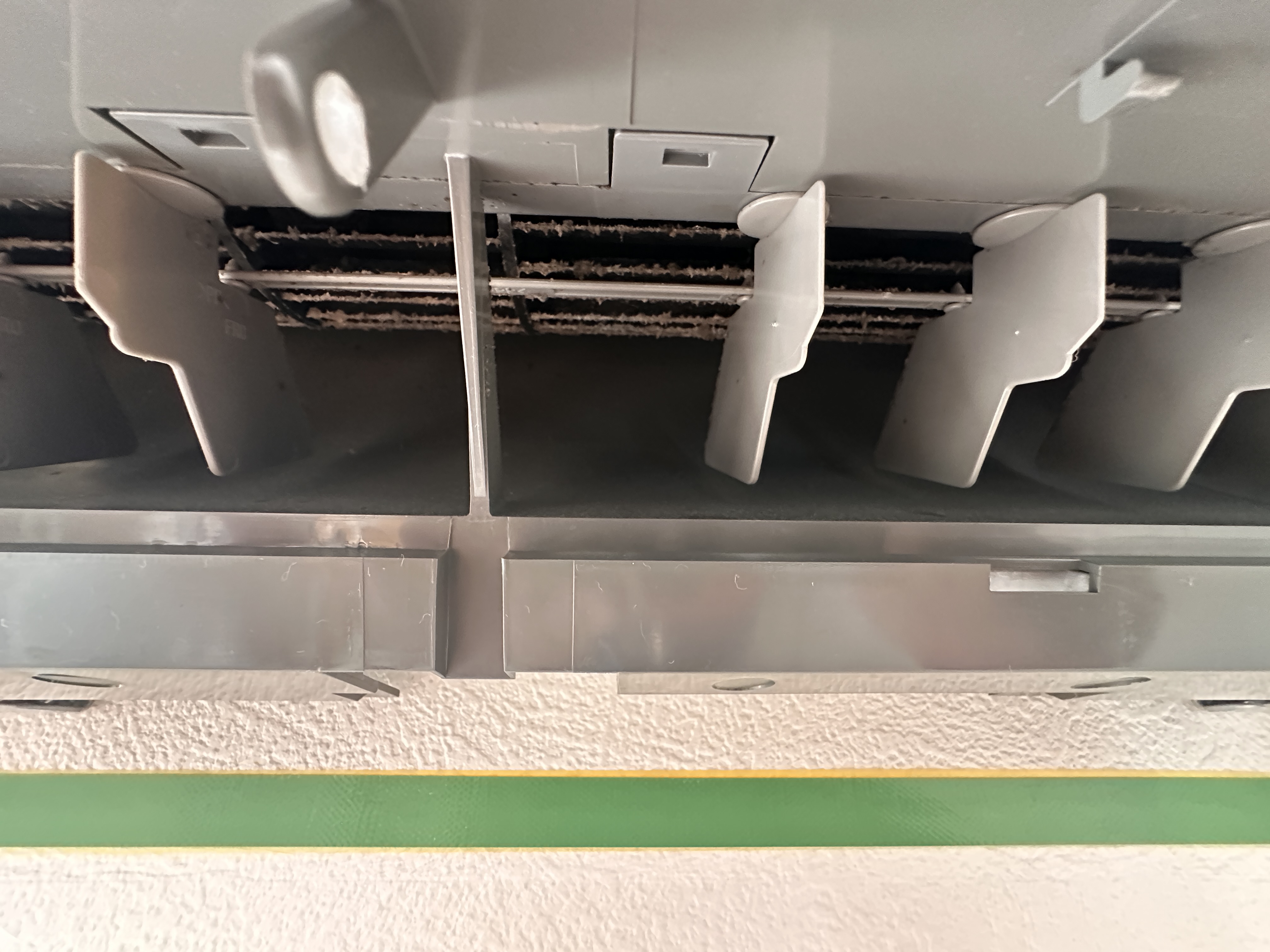 三重県松阪市の壁掛けエアコンの作業前2