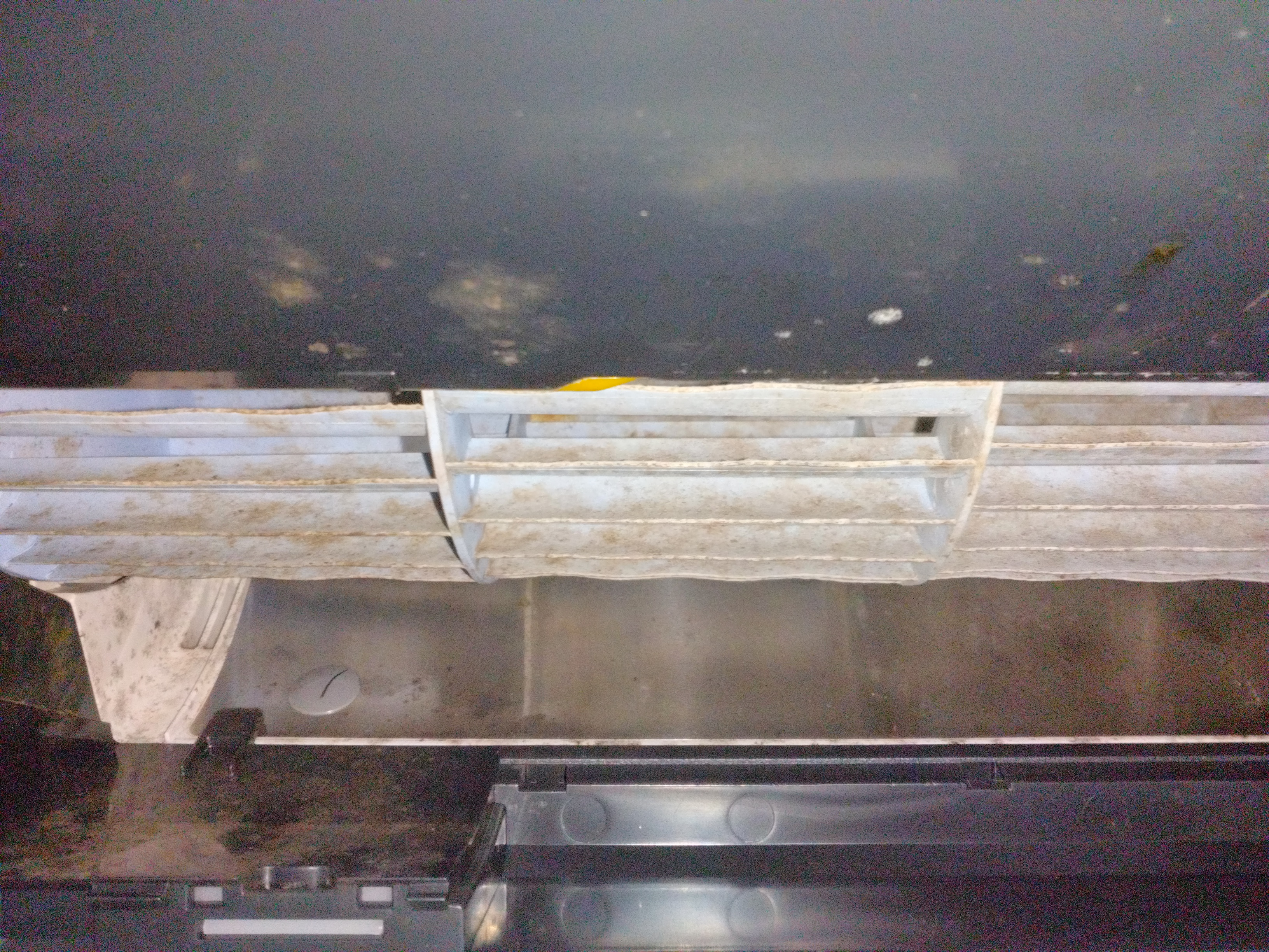 山梨県甲府市蓬沢のお掃除機能付きエアコンの作業前2