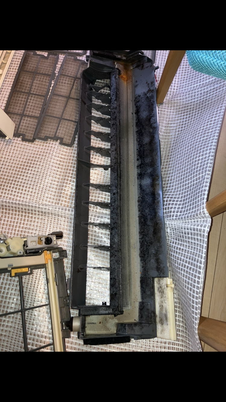 茨城県那珂市のお掃除機能付きエアコンの作業前1