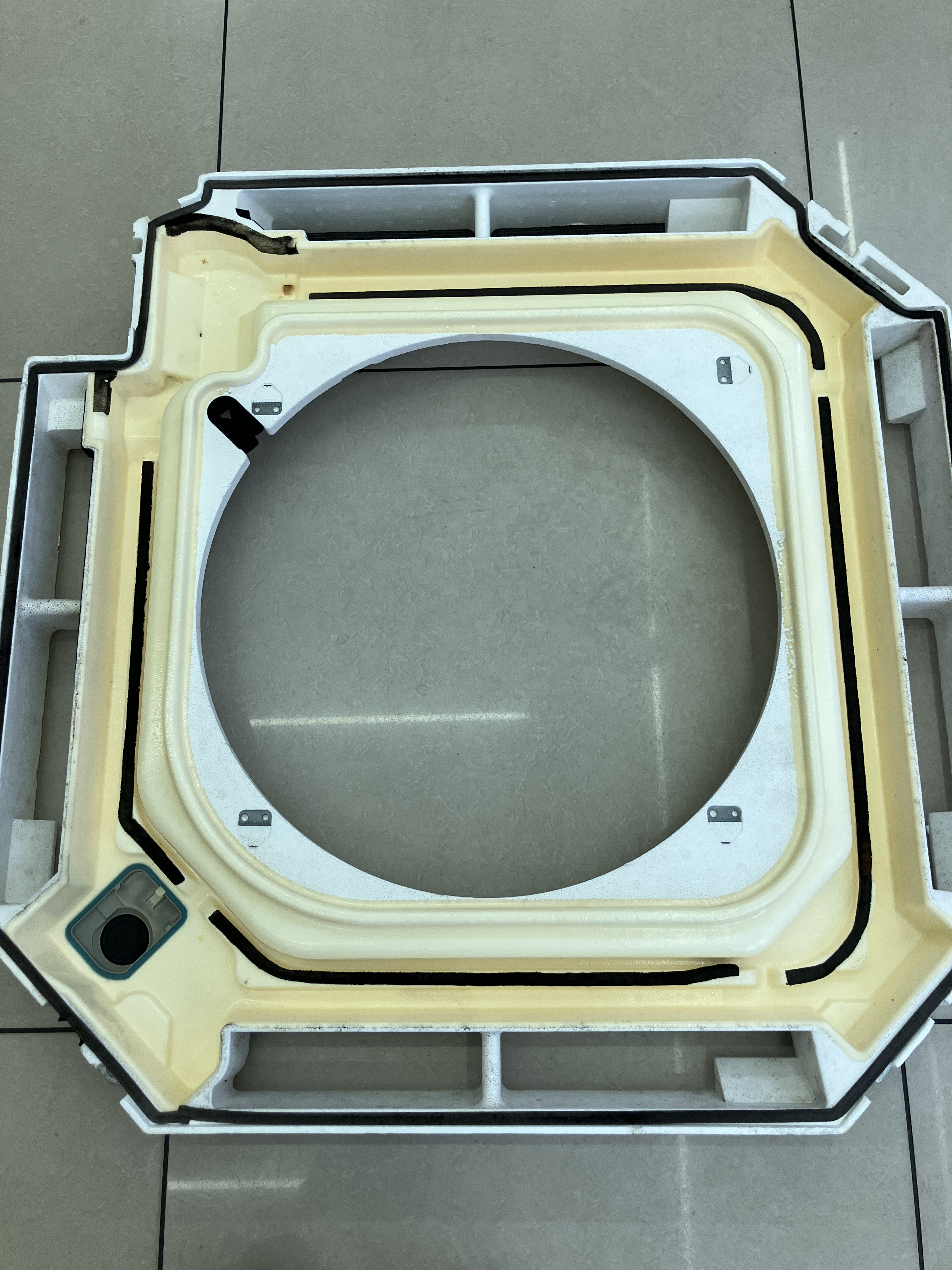 福島県いわき市の業務用天井埋め込みエアコンの作業後1