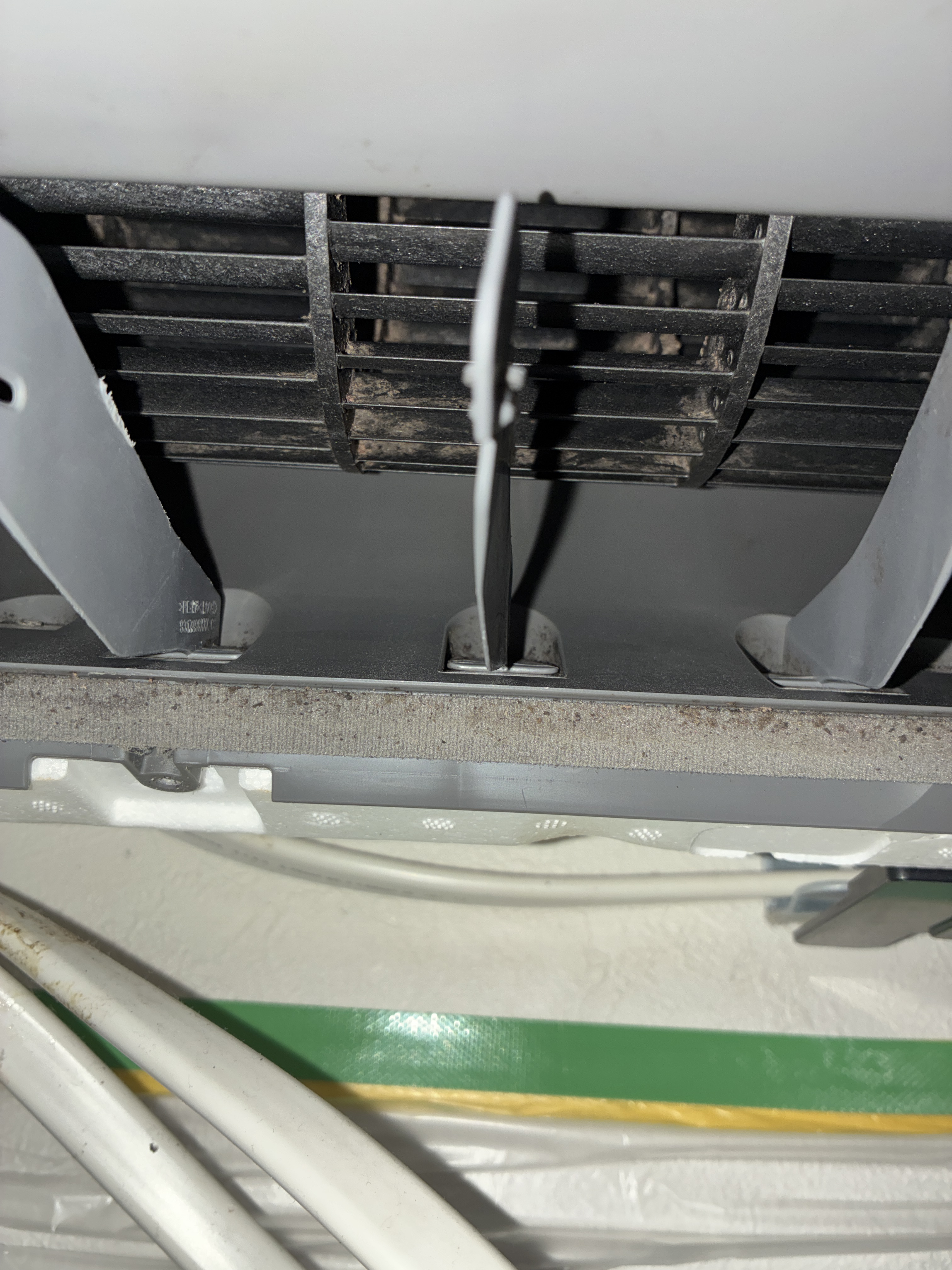 大阪府東大阪市日下のお掃除機能付きエアコンの作業前1