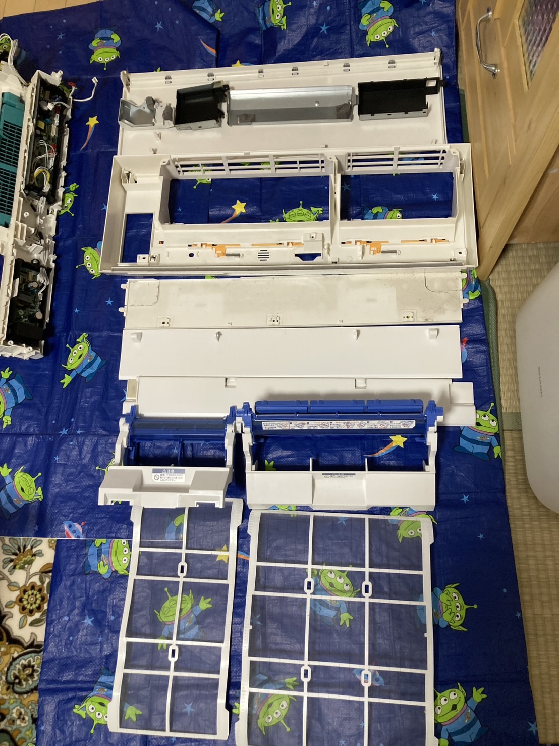 大阪府東大阪市日下のお掃除機能付きエアコンの作業前2