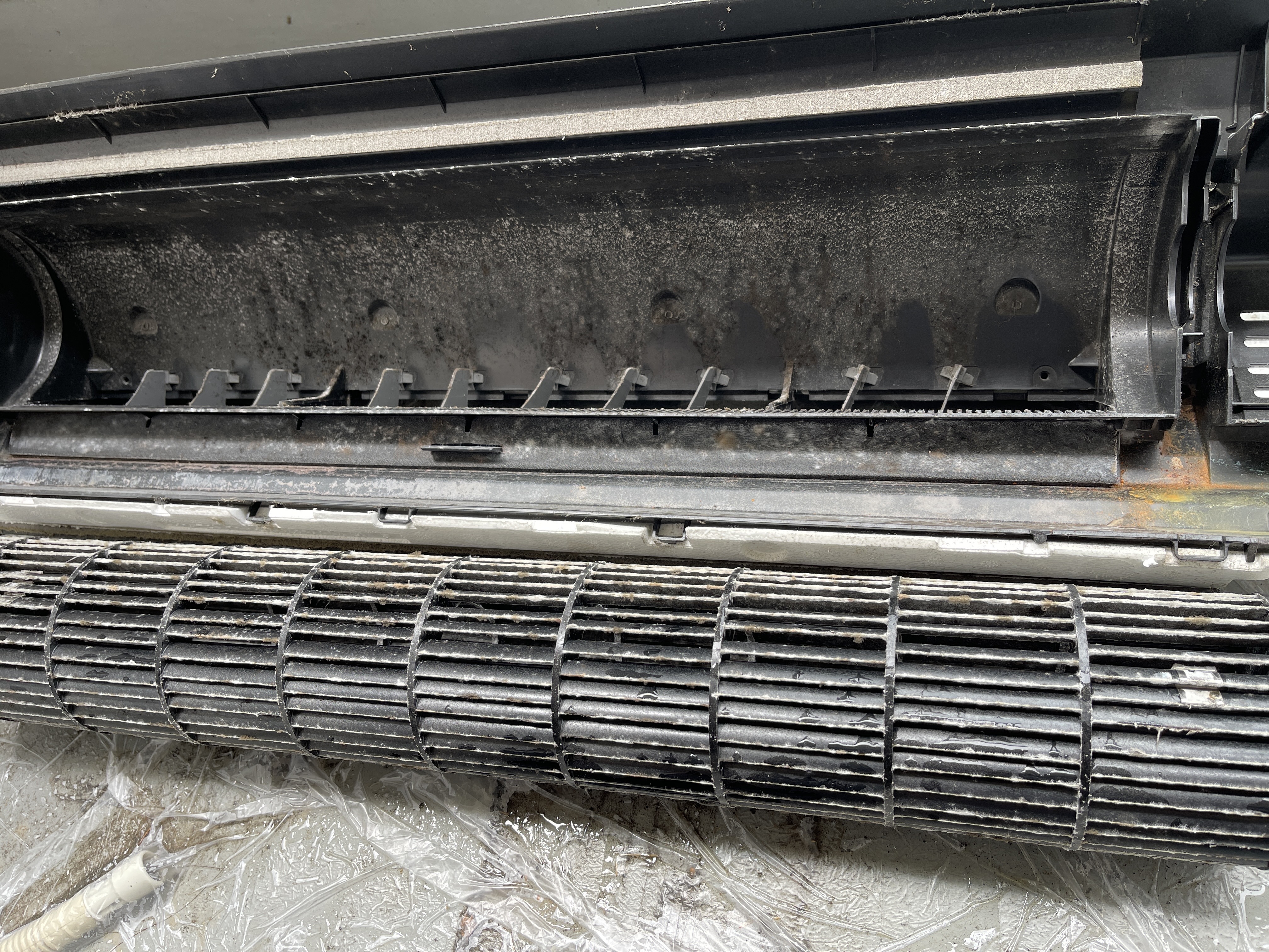 神奈川県横浜市戸塚区名瀬町の壁掛けエアコンの作業前1