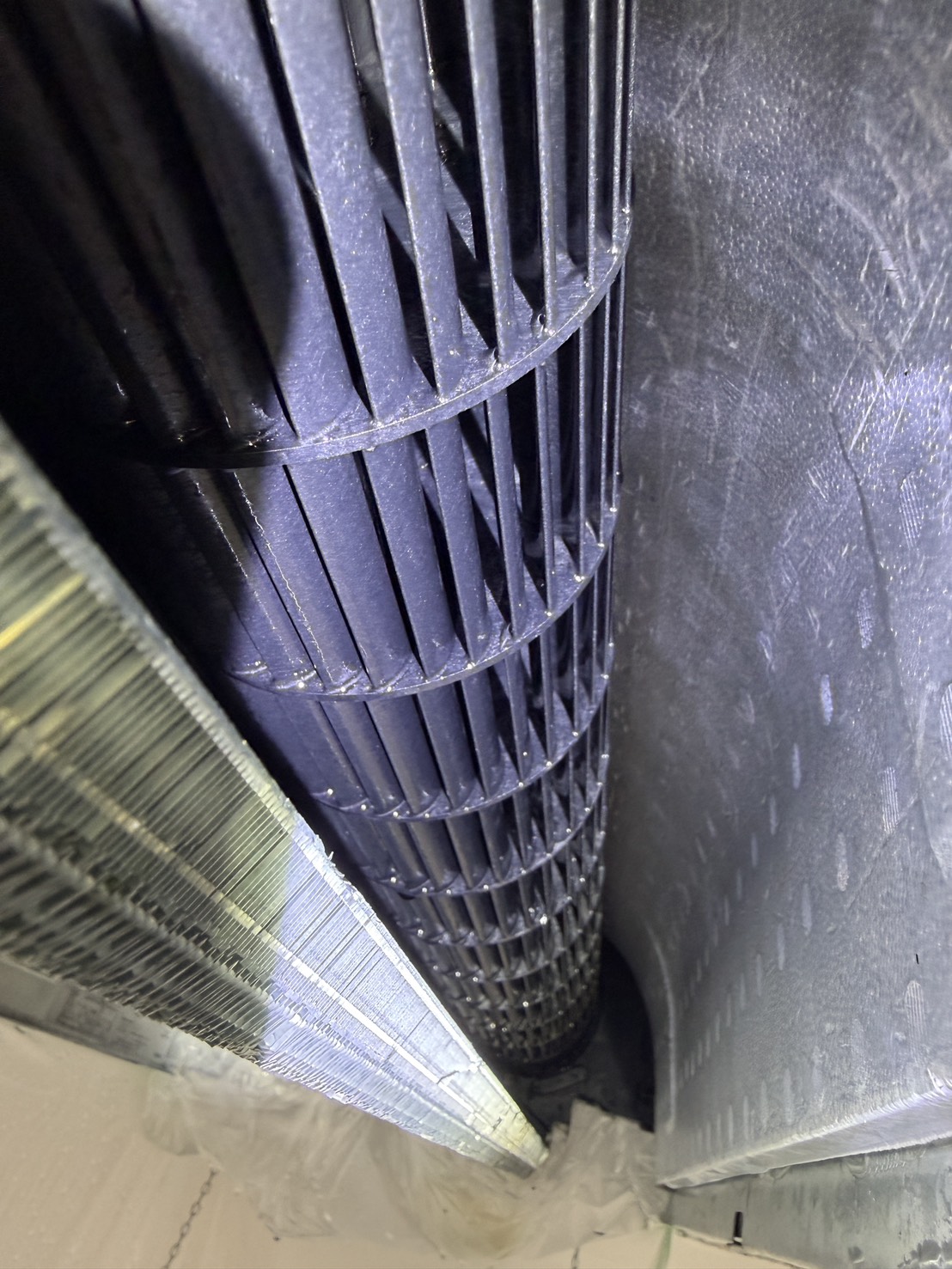 東京都港区南麻布の家庭用天井埋め込みエアコンの作業後1