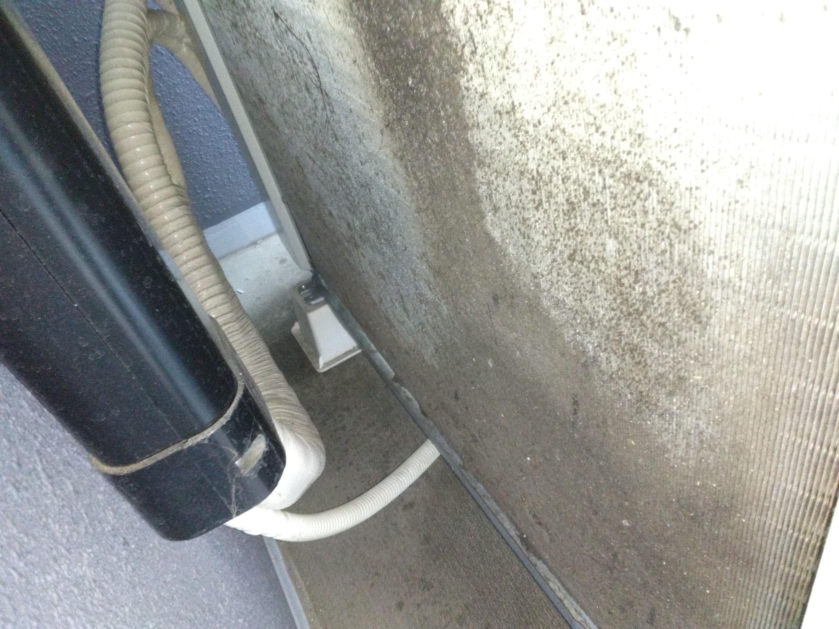 奈良県橿原市中曽司町の壁掛けエアコンの作業前1