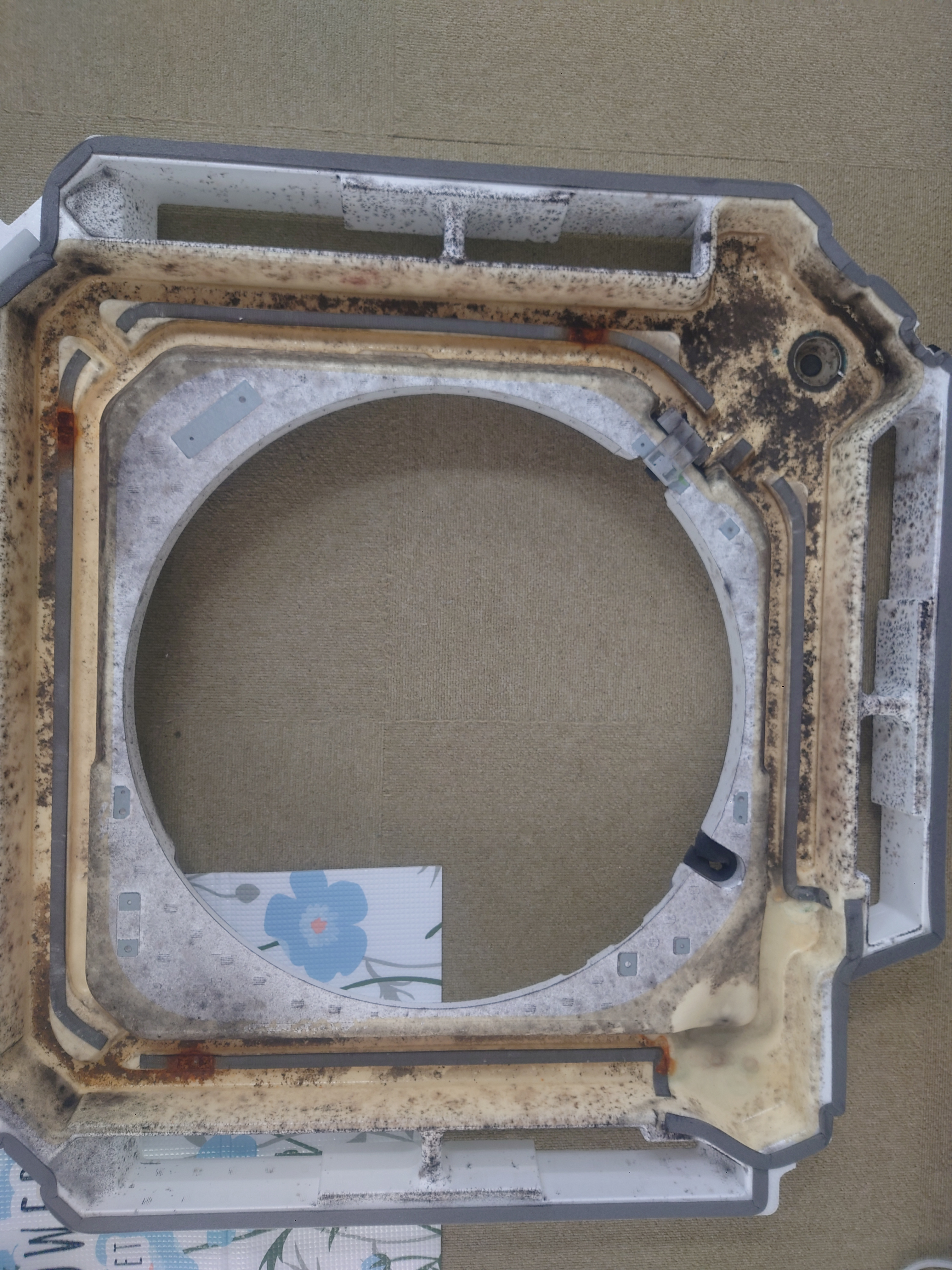 千葉県木更津市中島の業務用天井埋め込みエアコンの作業前1