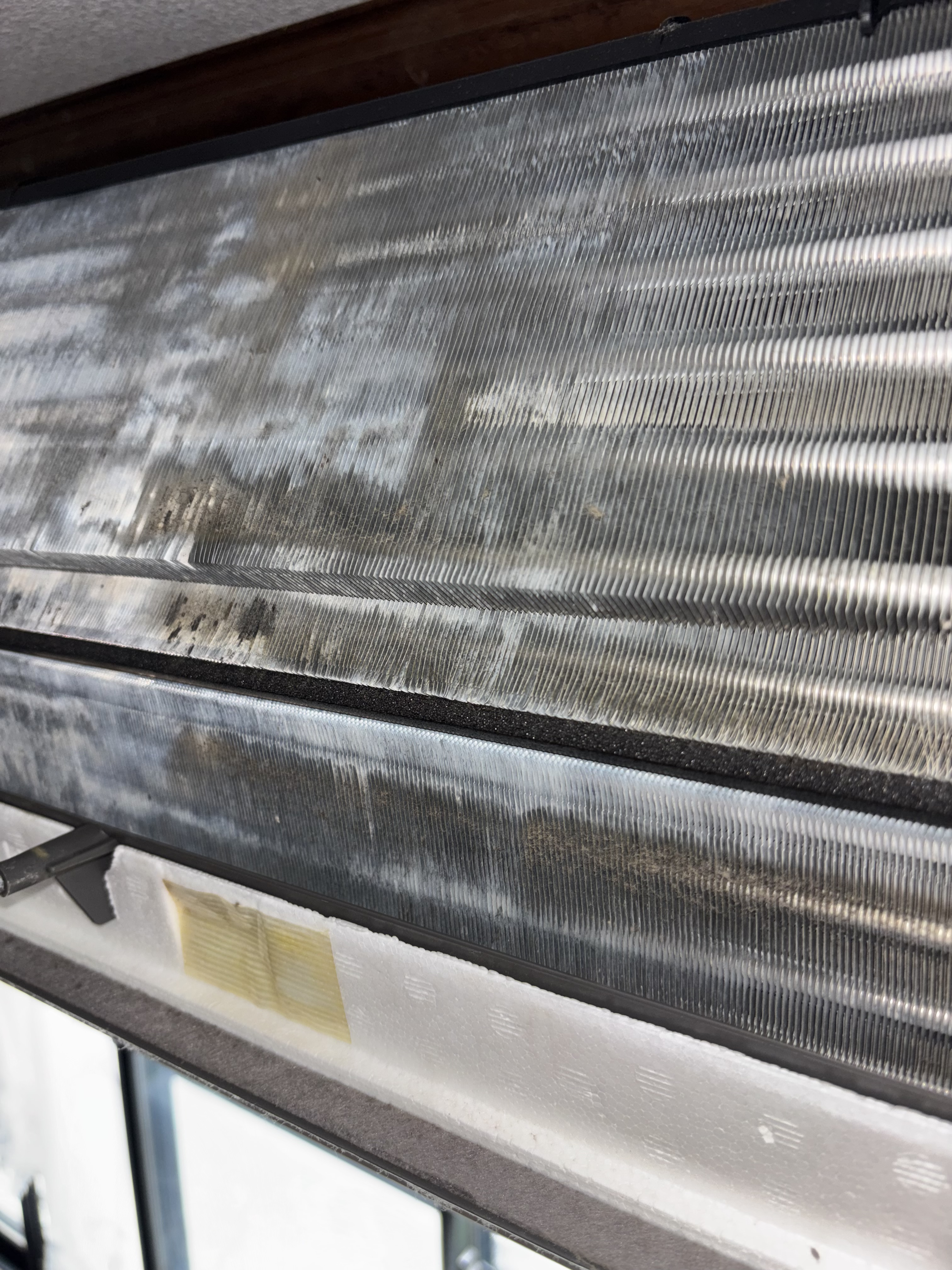 神奈川県藤沢市のお掃除機能付きエアコンの作業前1