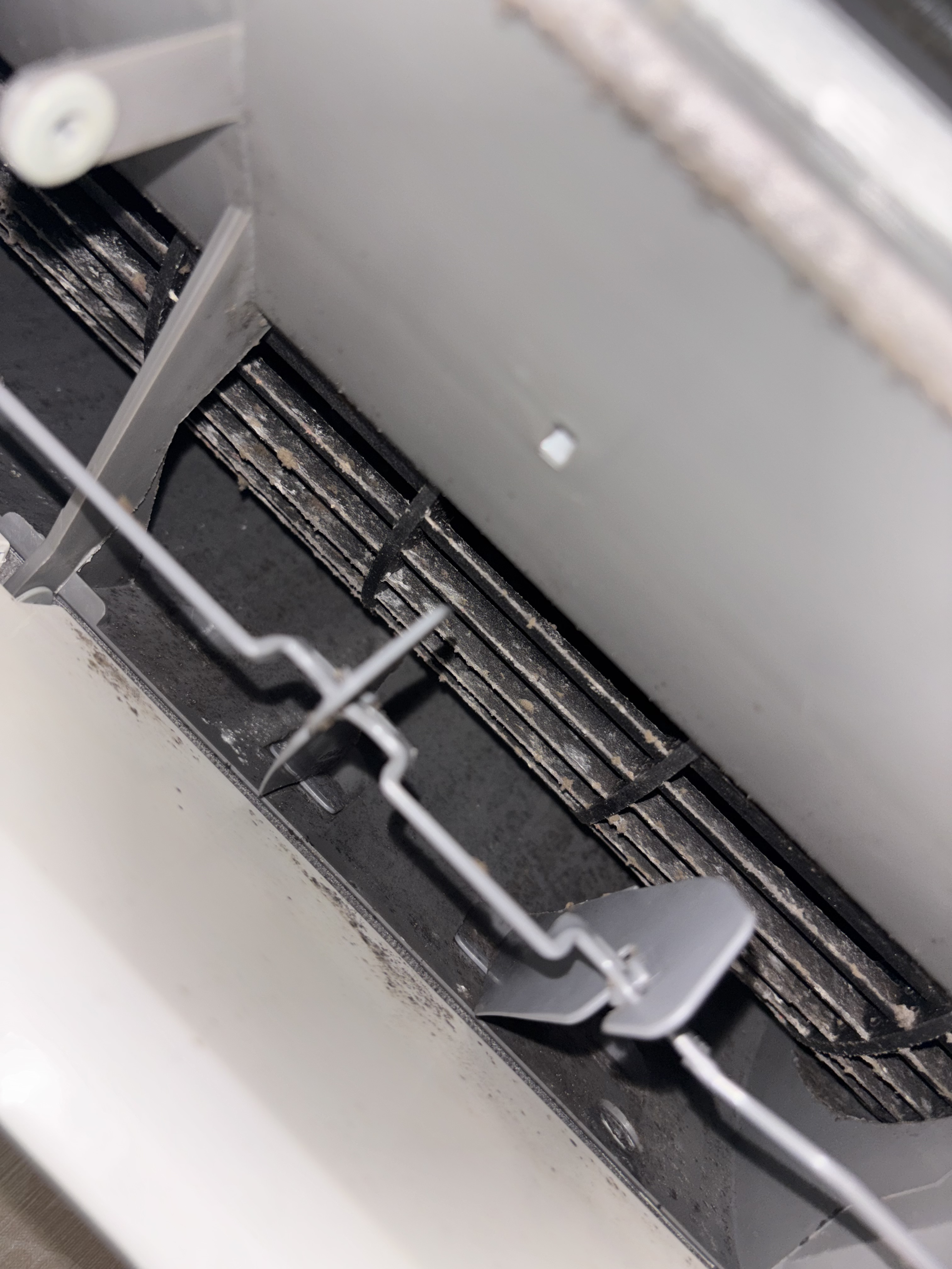 神奈川県藤沢市のお掃除機能付きエアコンの作業前2