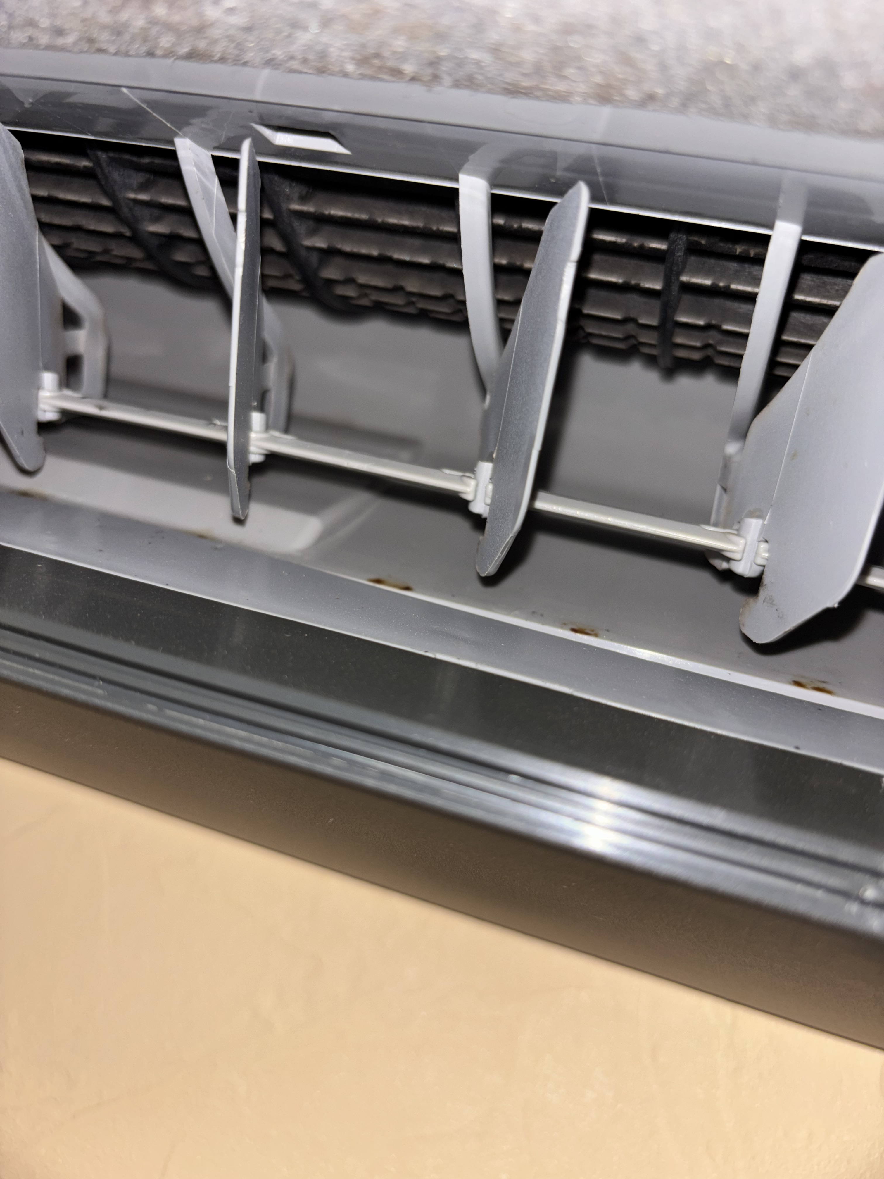 神奈川県藤沢市の壁掛けエアコンの作業前1