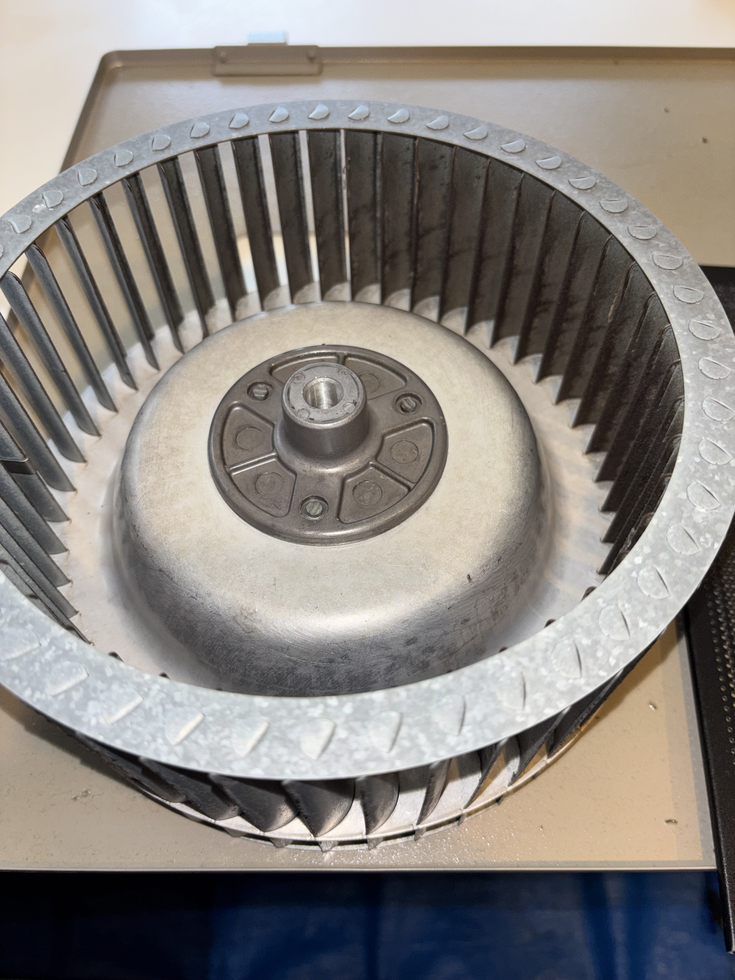 神奈川県藤沢市の壁掛けエアコンの作業前2