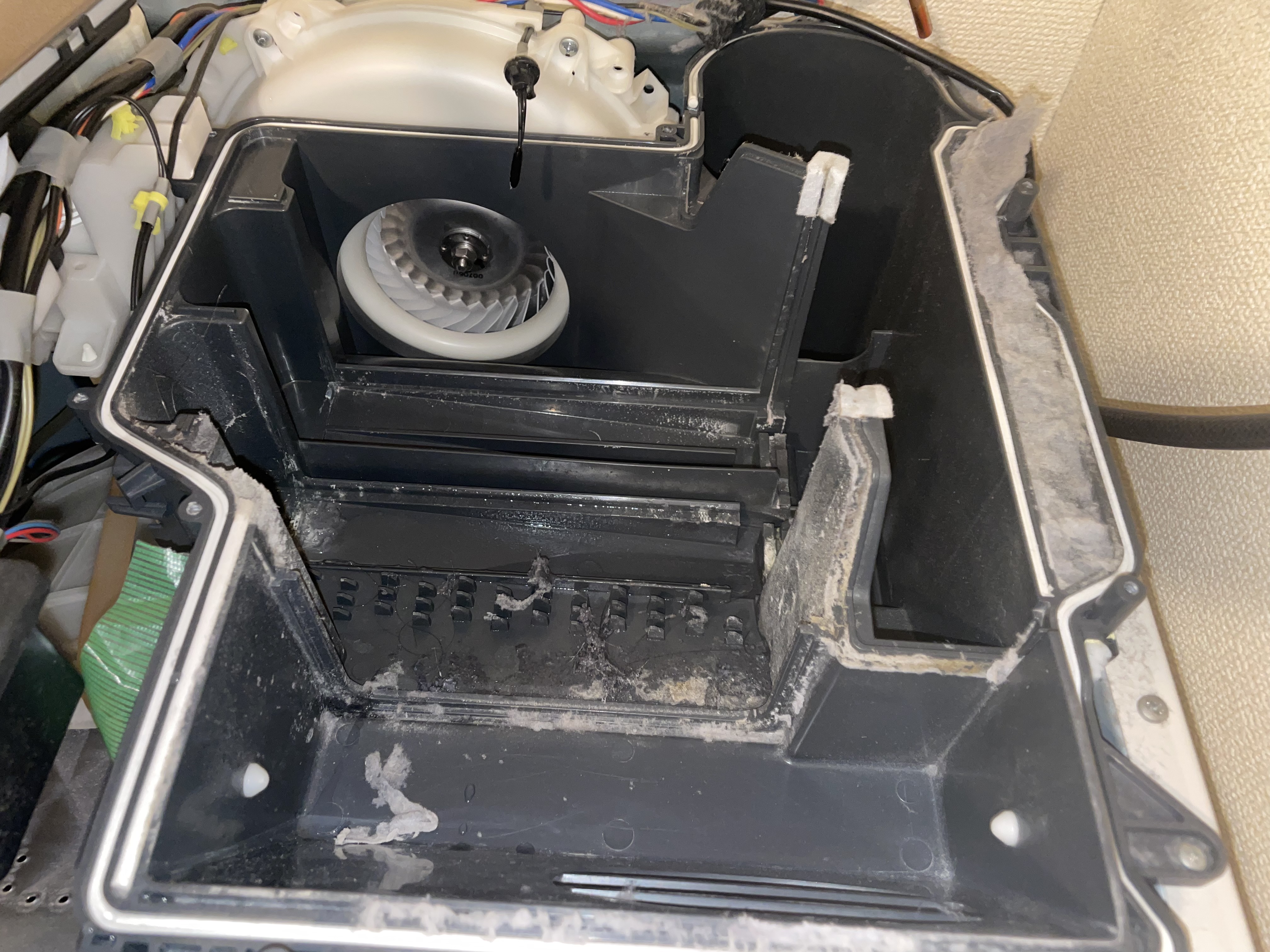 愛知県名古屋市中村区佐古前町の洗濯機分解クリーニングの作業前3