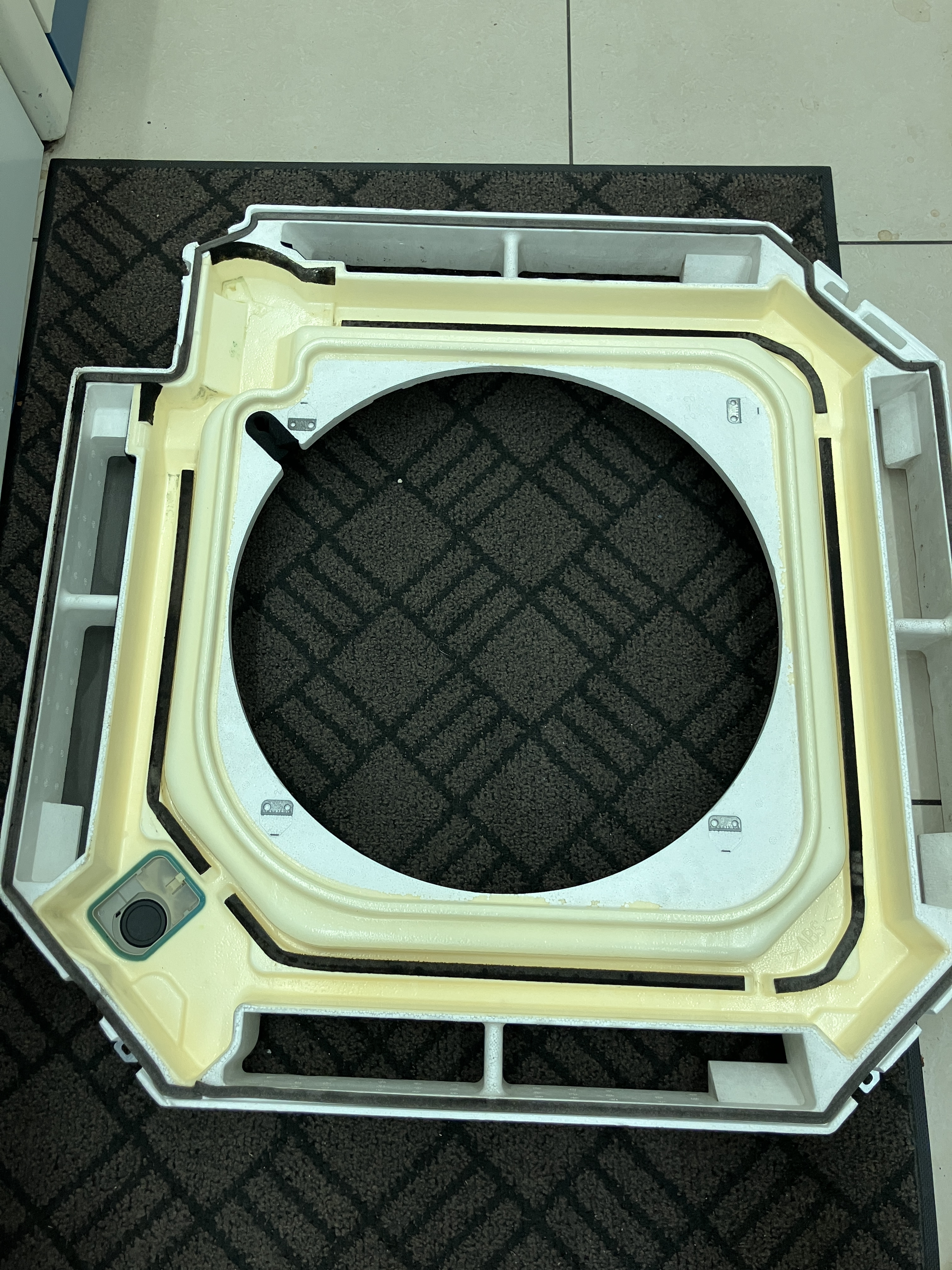 福島県いわき市の業務用天井埋め込みエアコンの作業後1