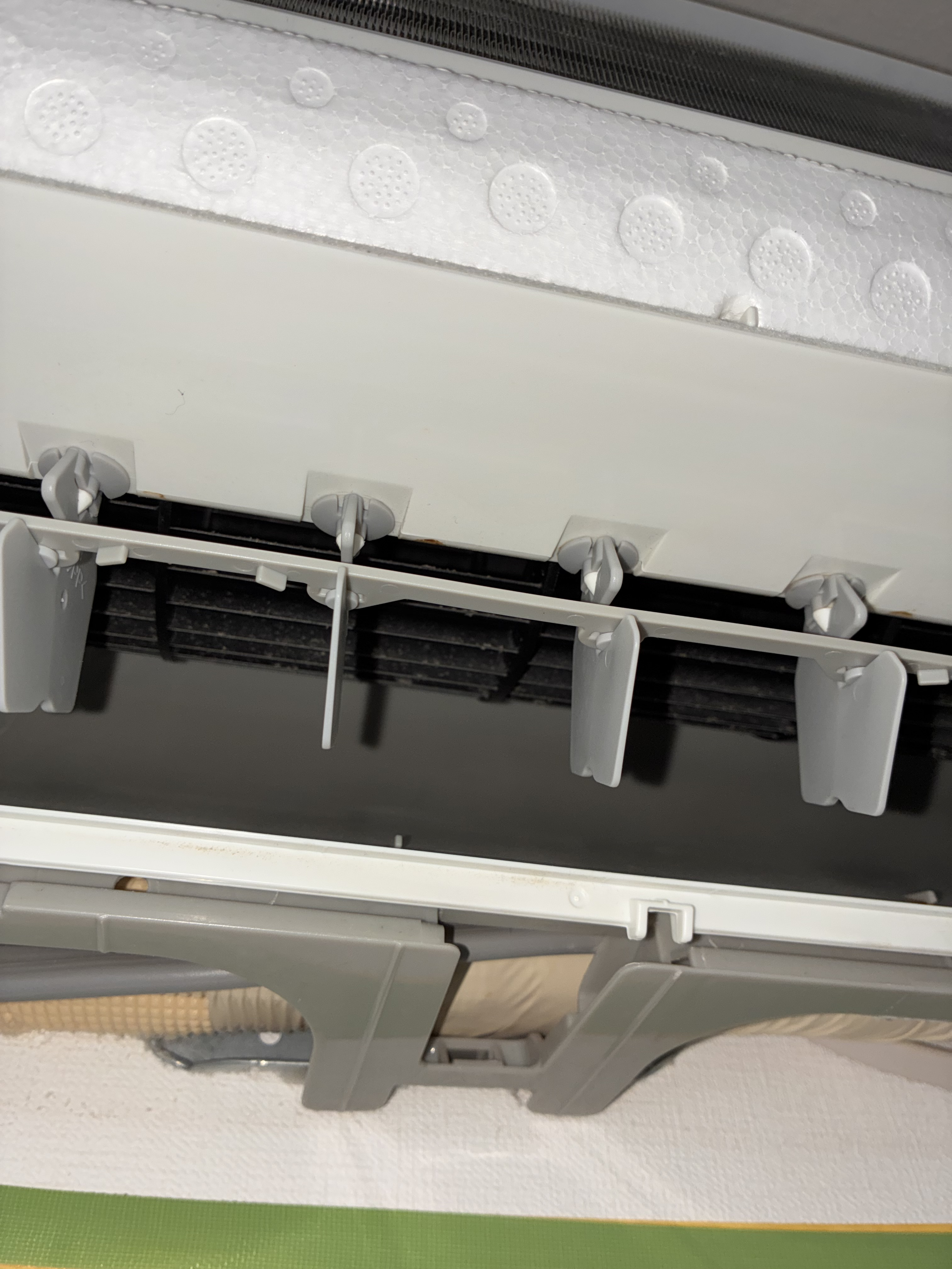 埼玉県入間市の壁掛けエアコンの作業前1