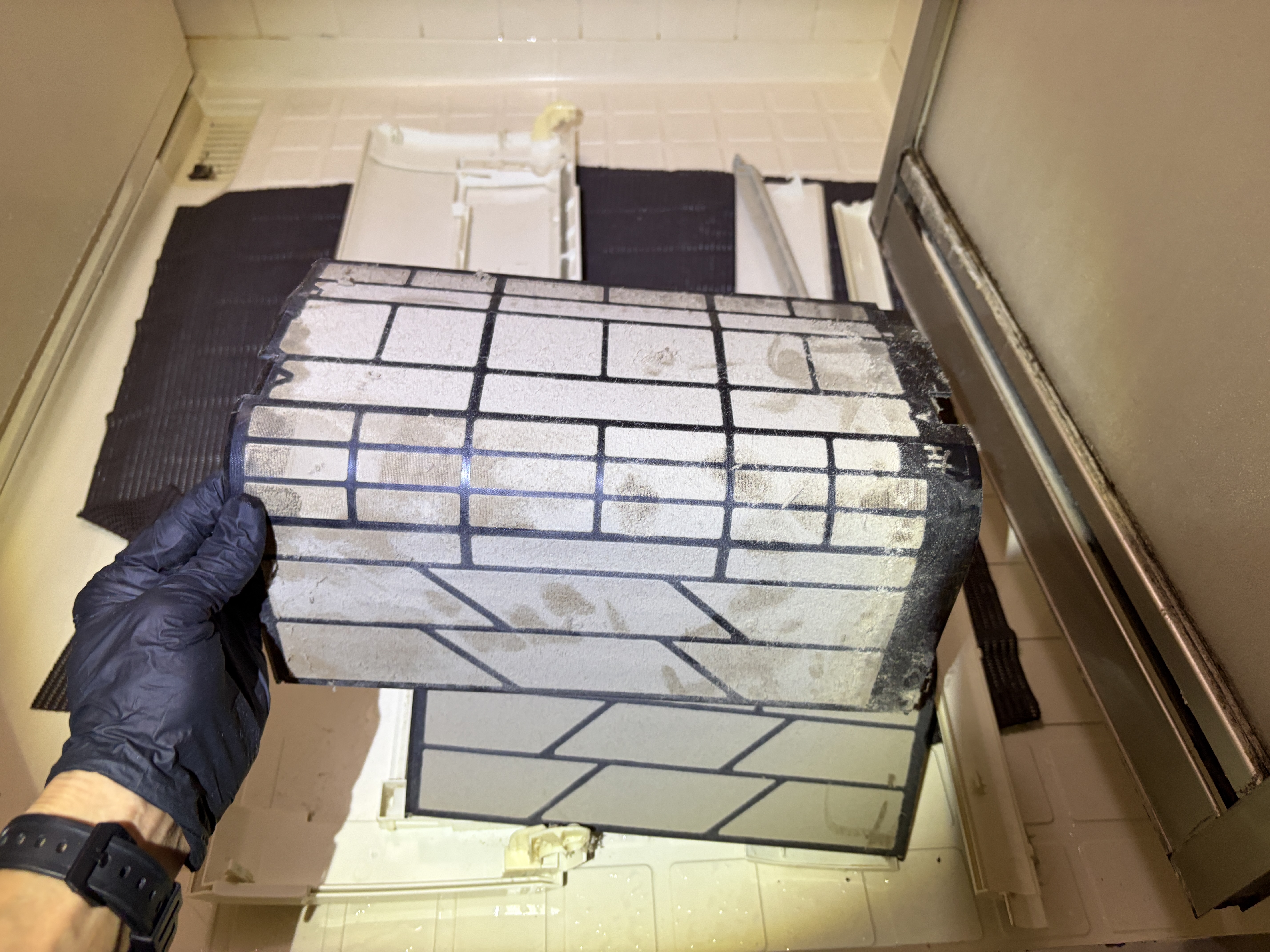 兵庫県川西市大和の壁掛けエアコンの作業前3