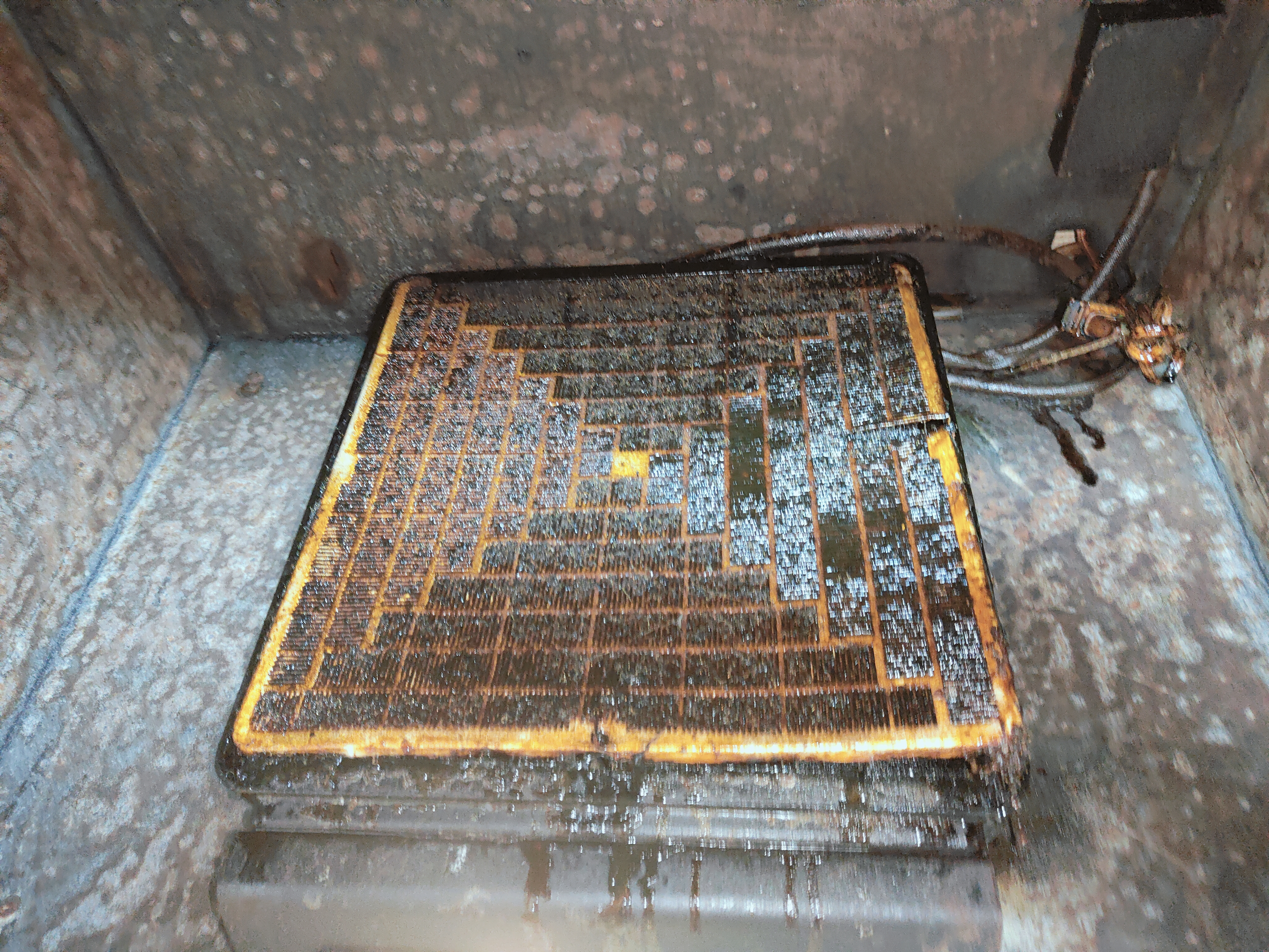 大阪府池田市のレンジフードクリーニングの作業前1