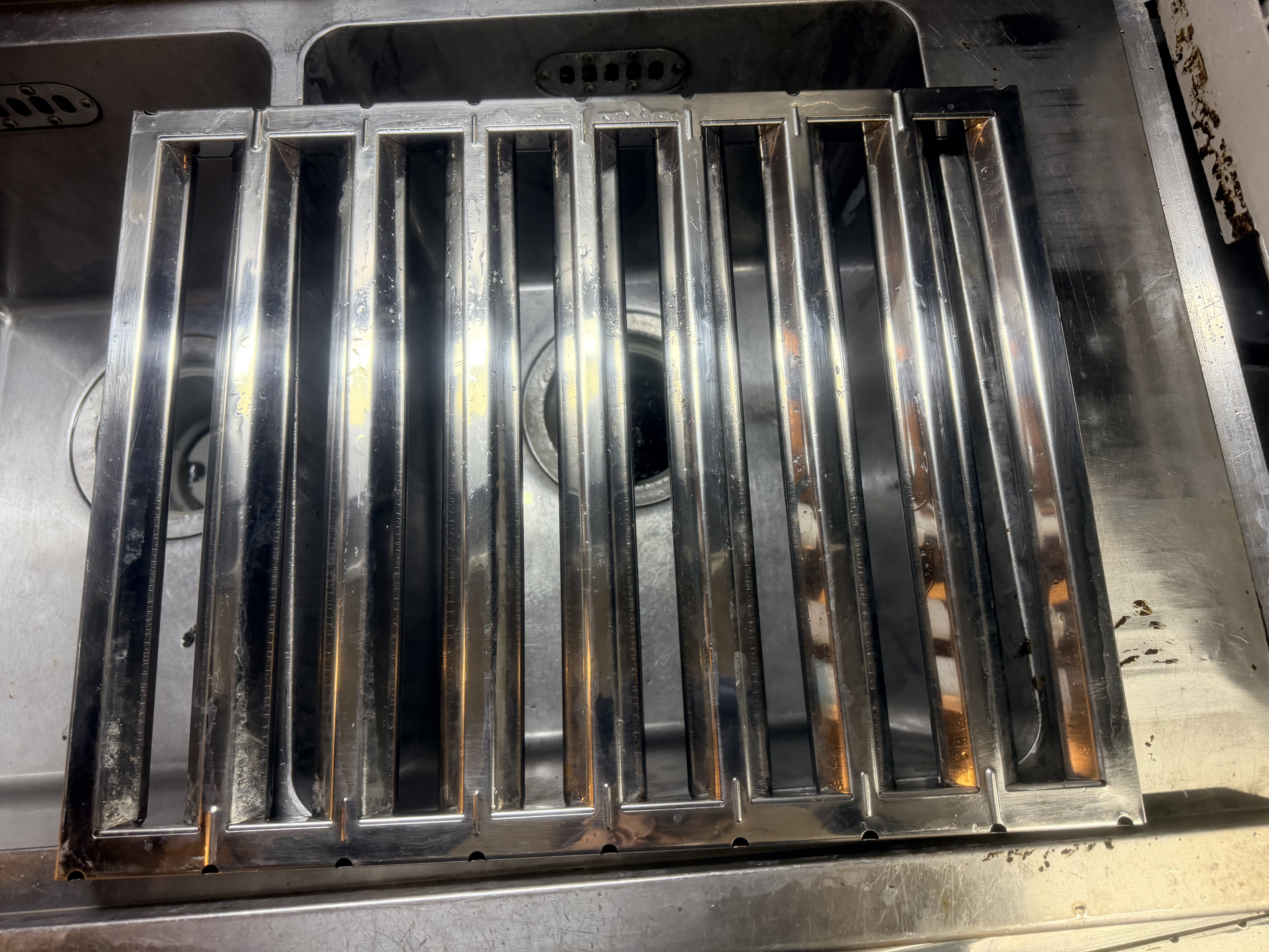 千葉県船橋市本町の店舗清掃の作業後1