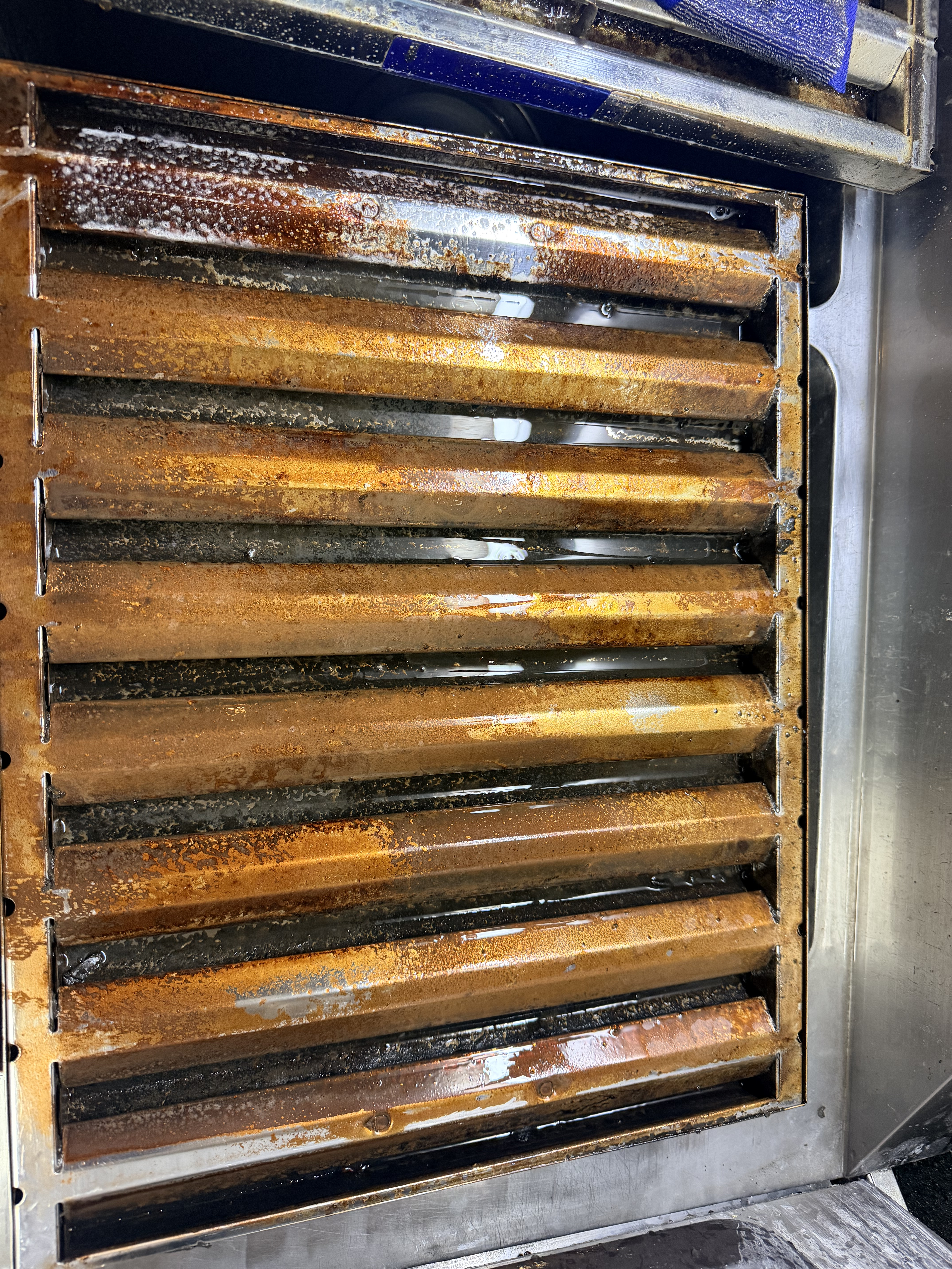 千葉県船橋市本町の店舗清掃の作業前1