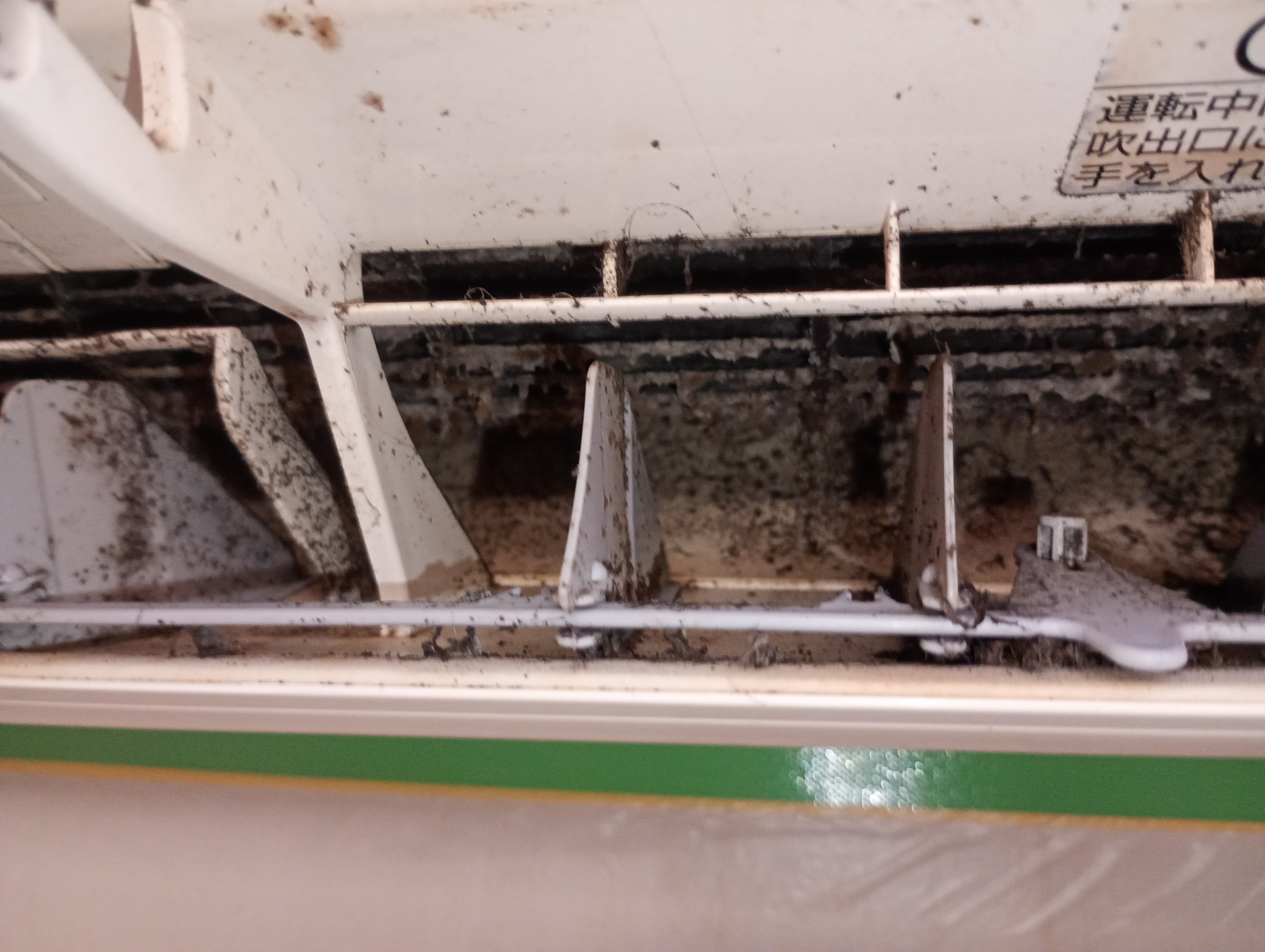 千葉県千葉市美浜区真砂の壁掛けエアコンの作業前1